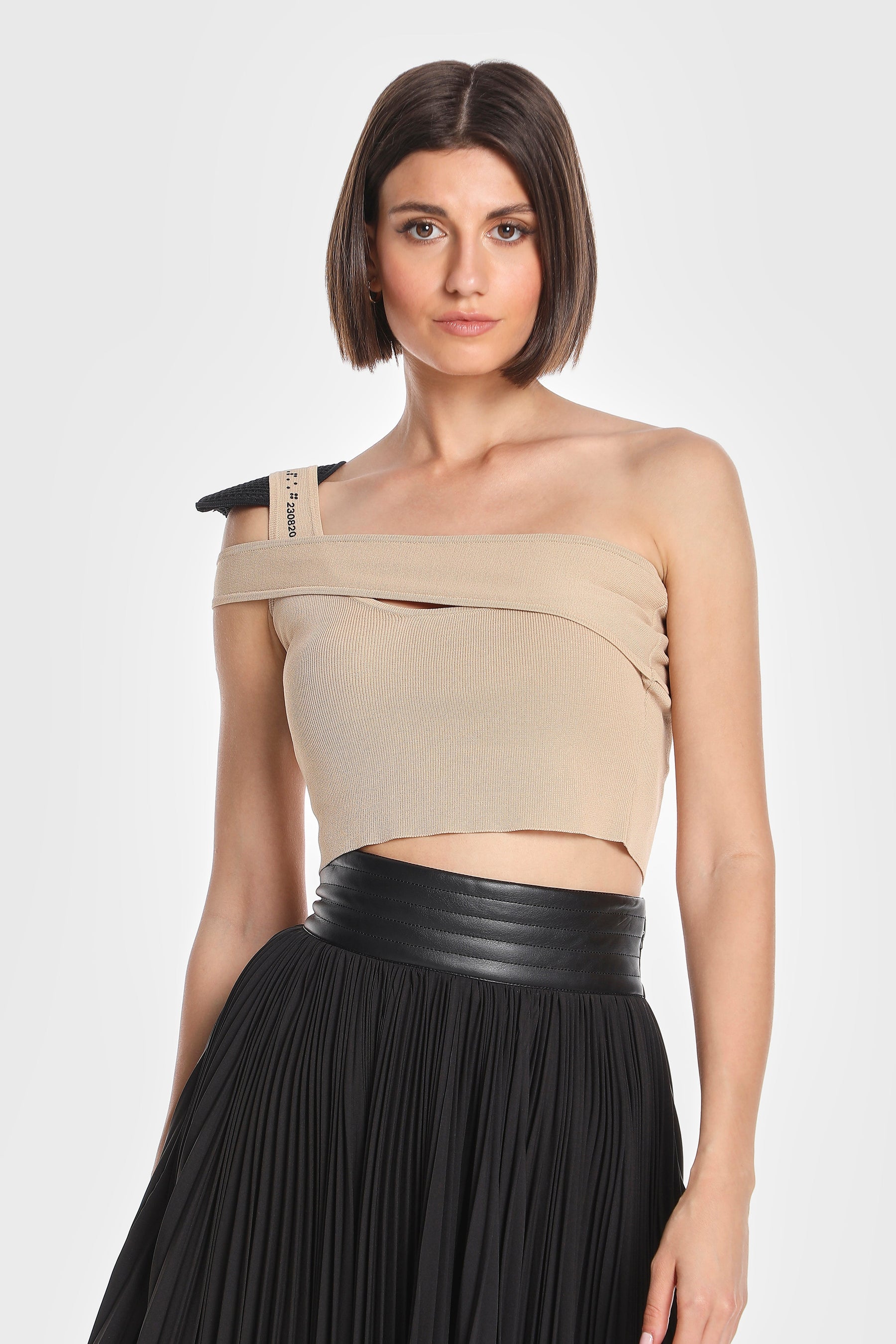CROSSOVER ONE SHOULDER TOP W/ SHOULDER PAD