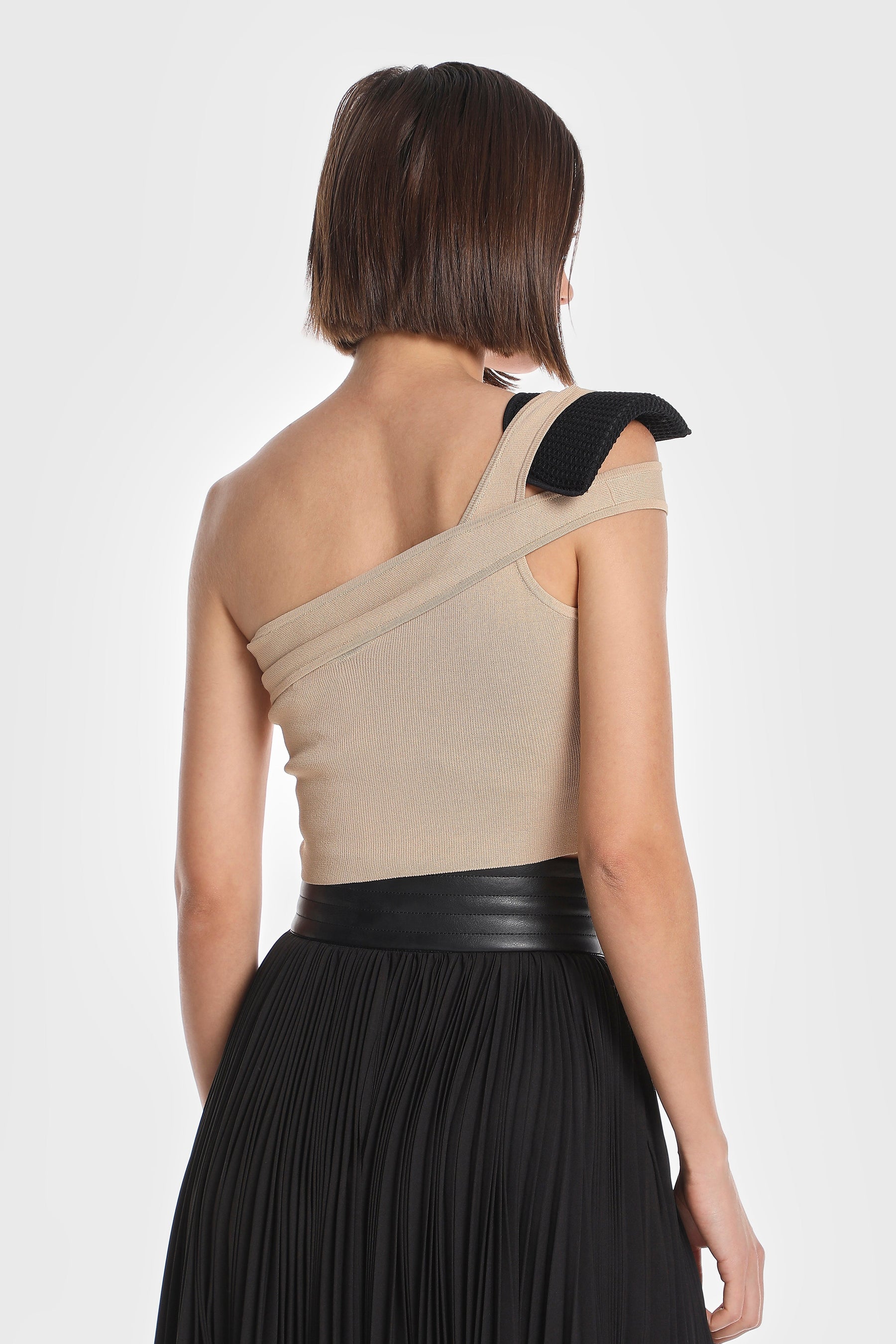 CROSSOVER ONE SHOULDER TOP W/ SHOULDER PAD