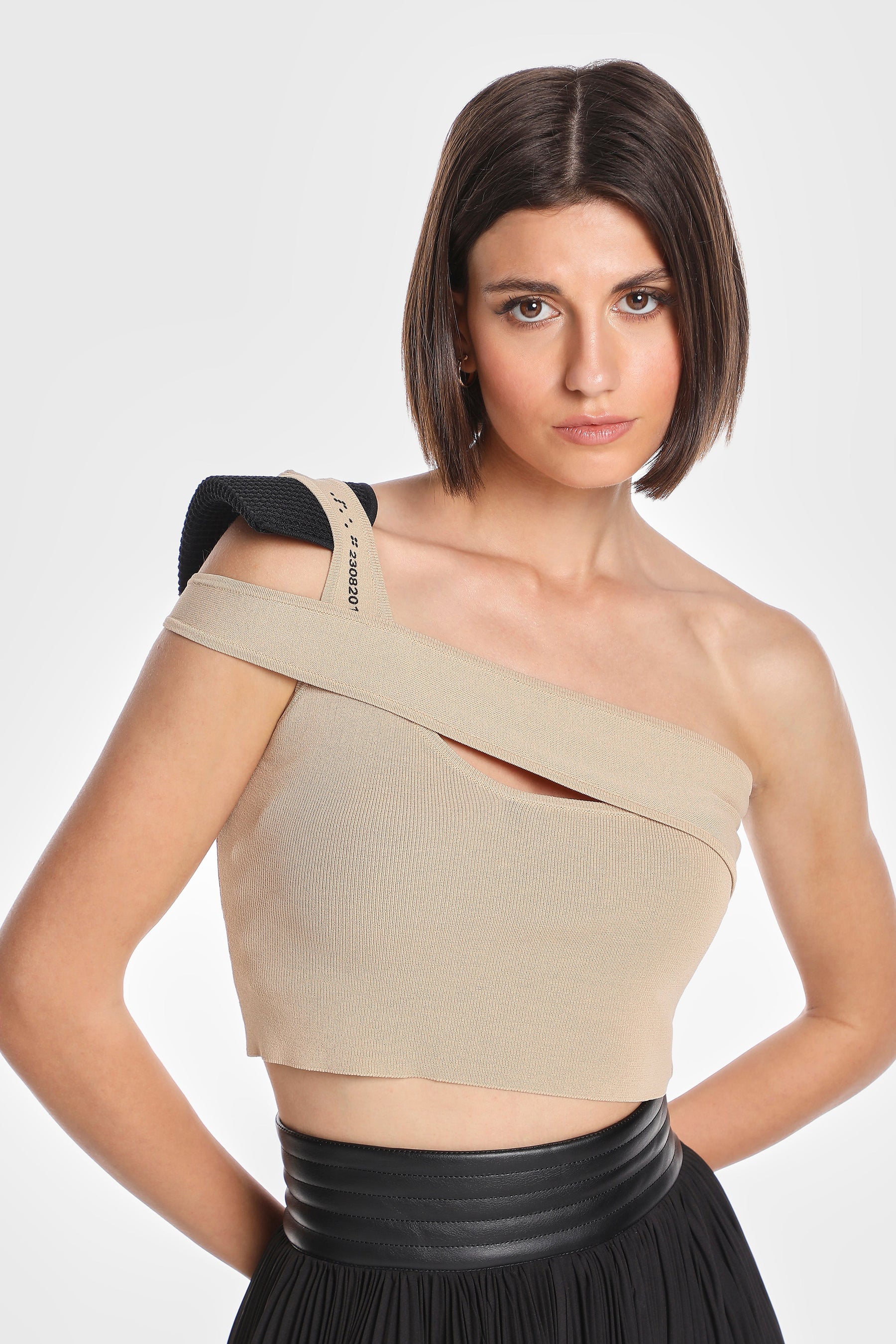 CROSSOVER ONE SHOULDER TOP W/ SHOULDER PAD