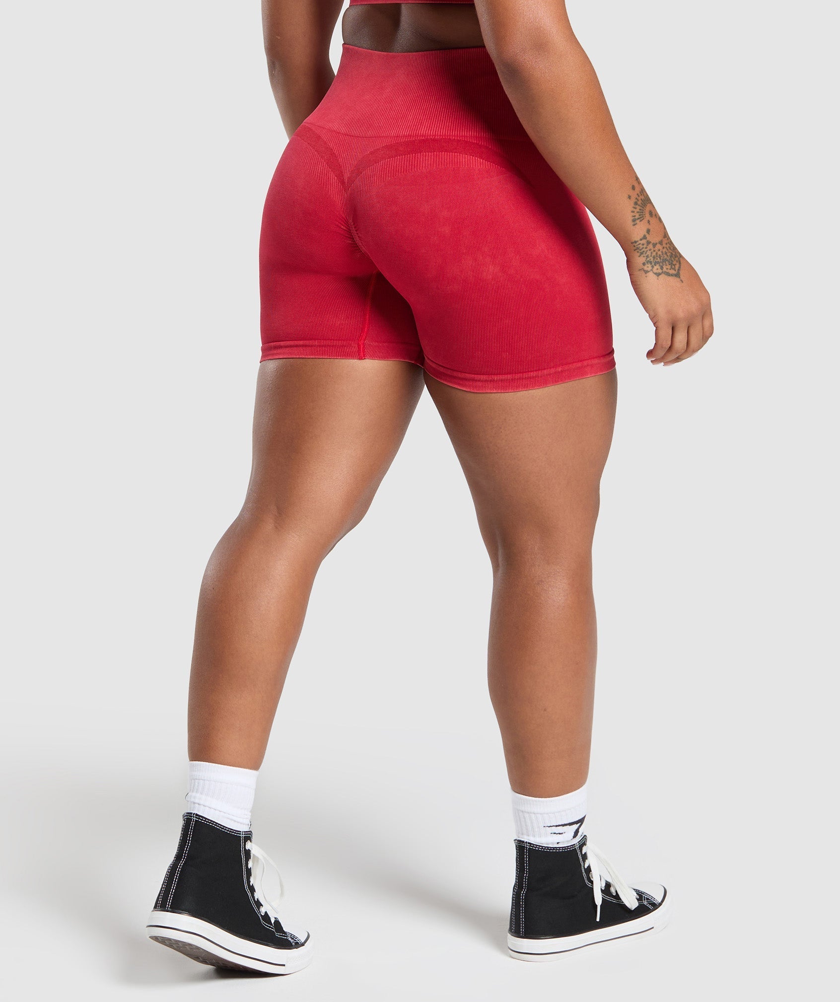 Gymshark Gains Seamless Washed Shorts - Carmine Red