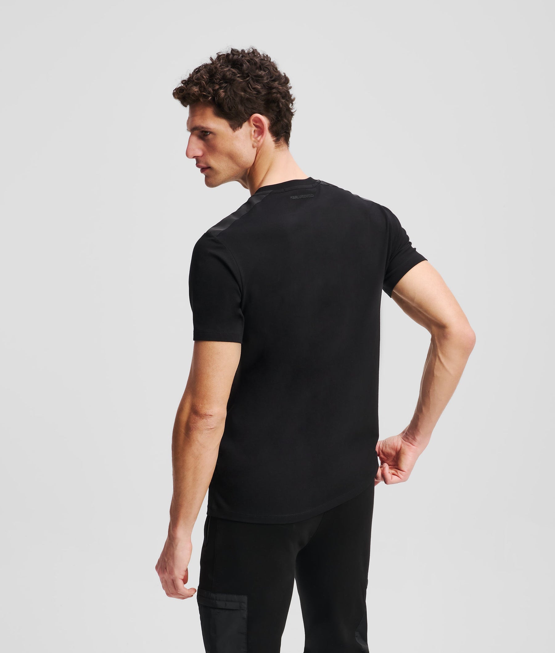 CHEST POCKET T-SHIRT