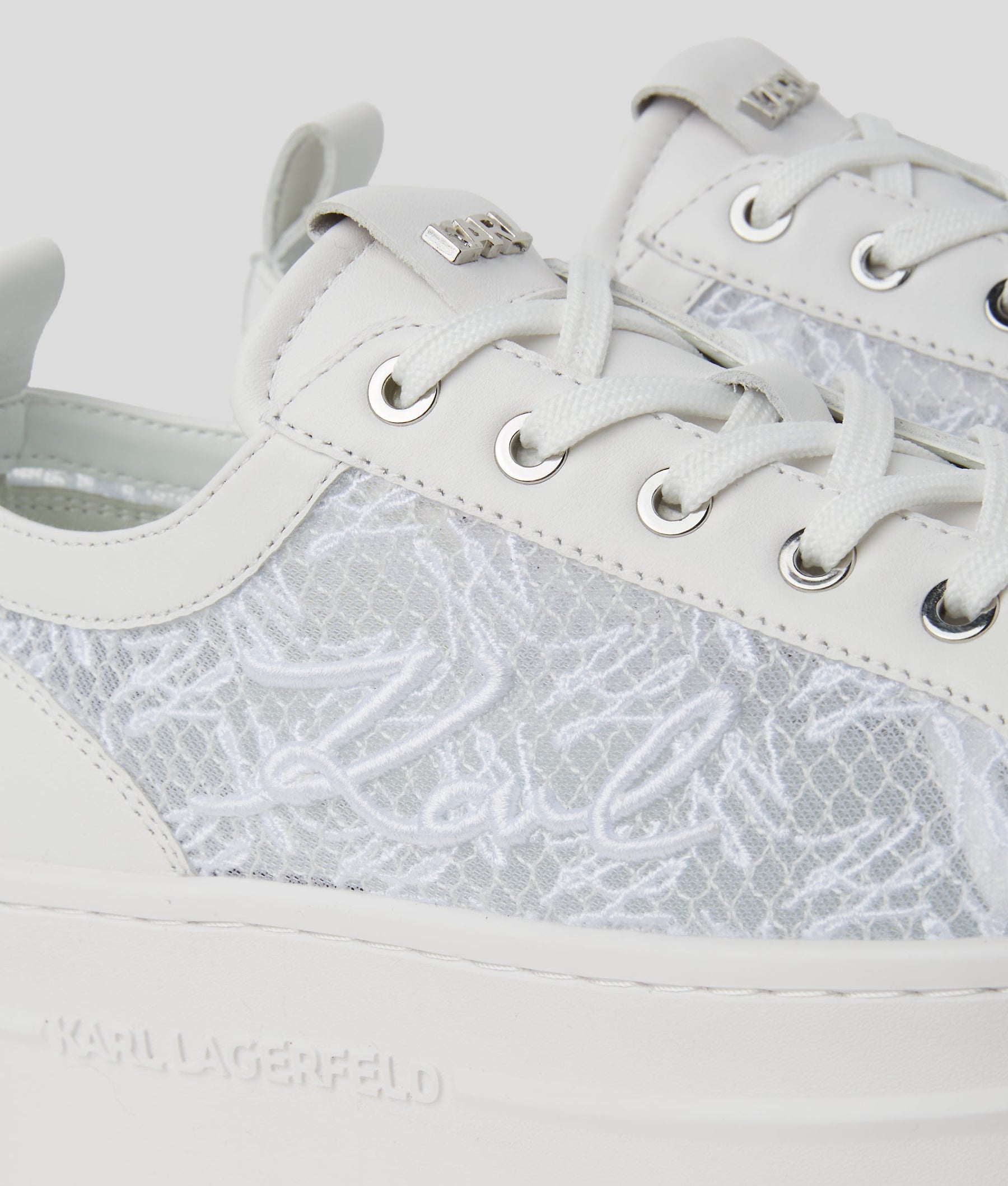 KOBE SIGNATURE TRAINERS