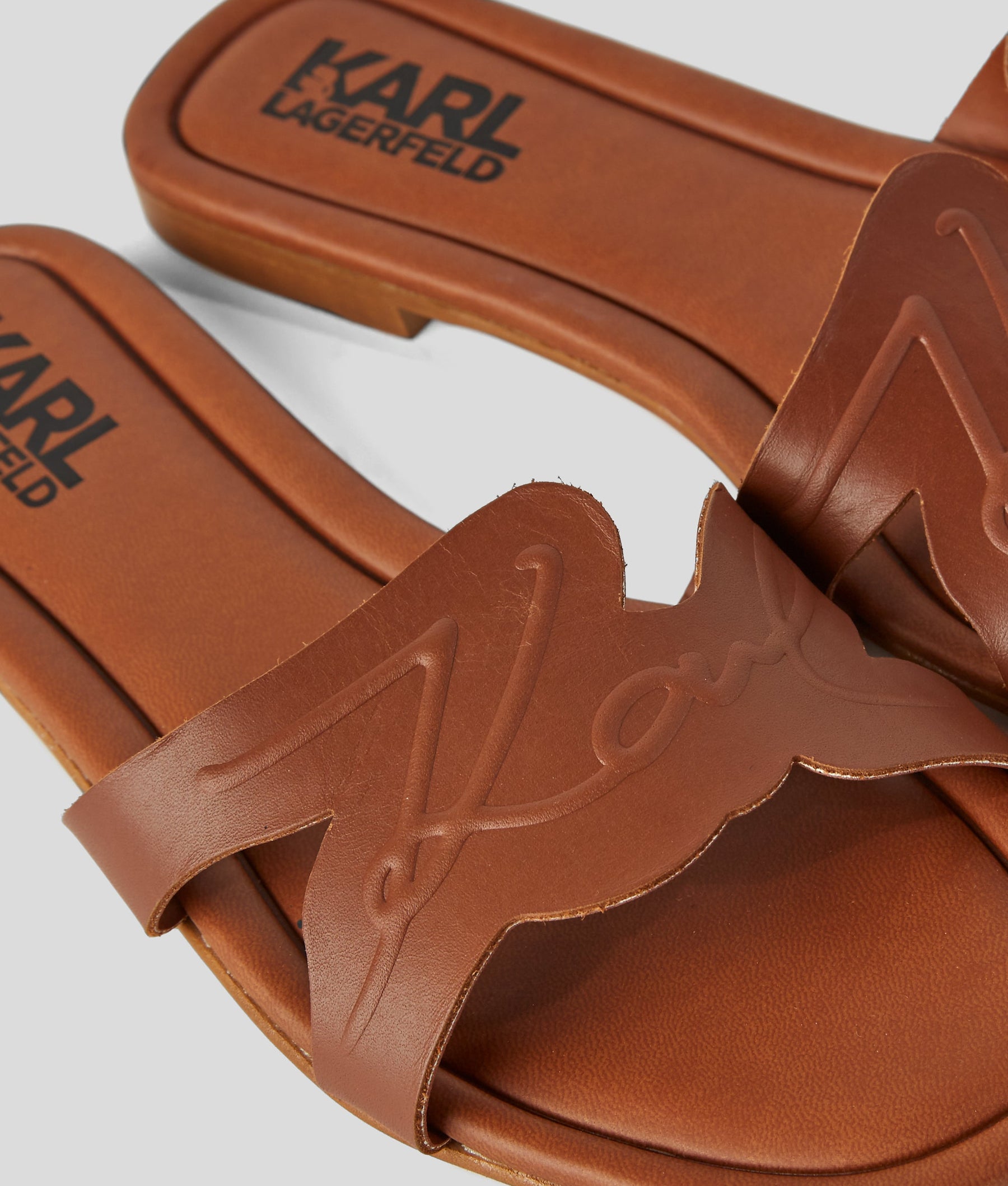 BRIO SIGNATURE CUT-OUT SANDALS