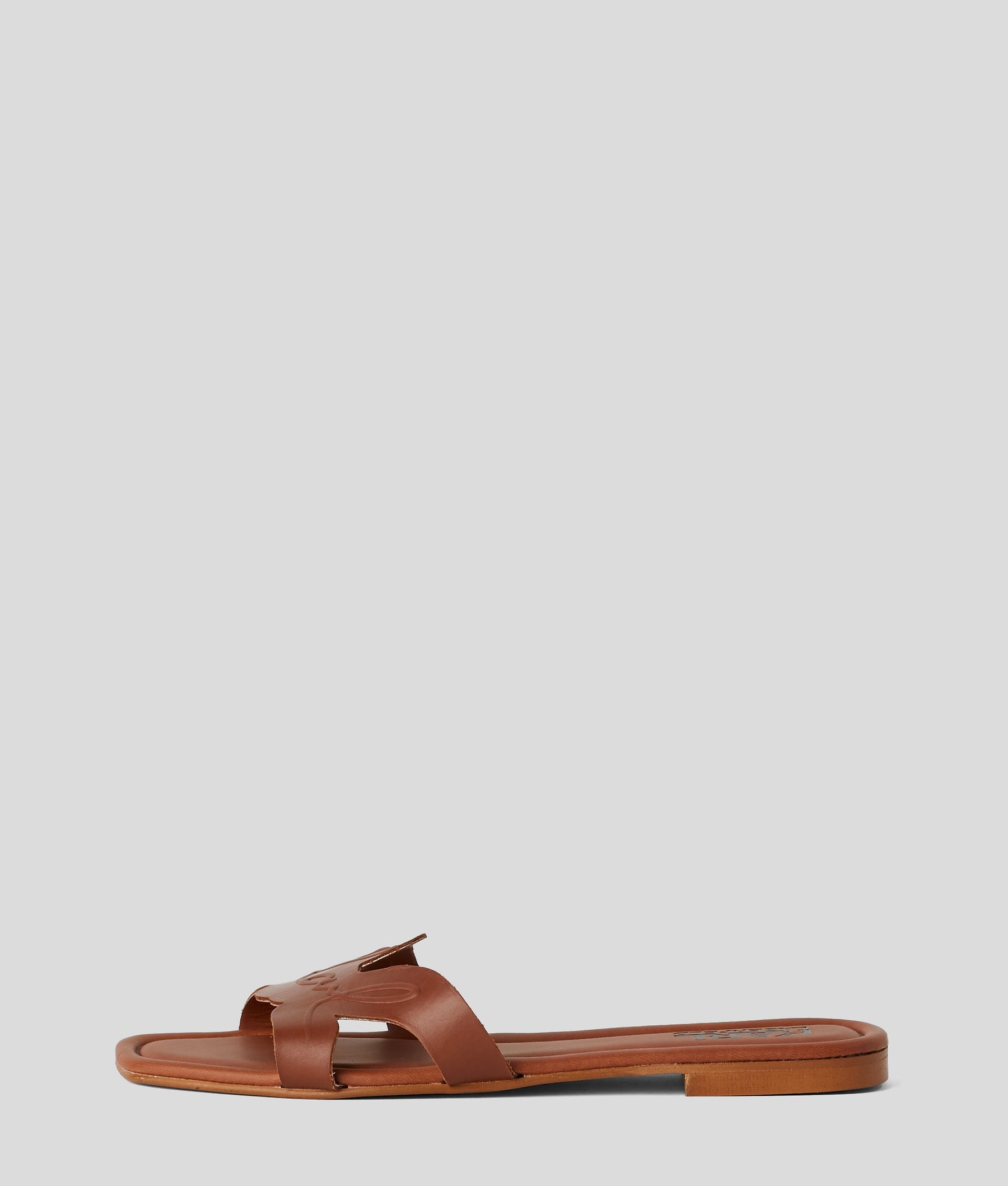 BRIO SIGNATURE CUT-OUT SANDALS