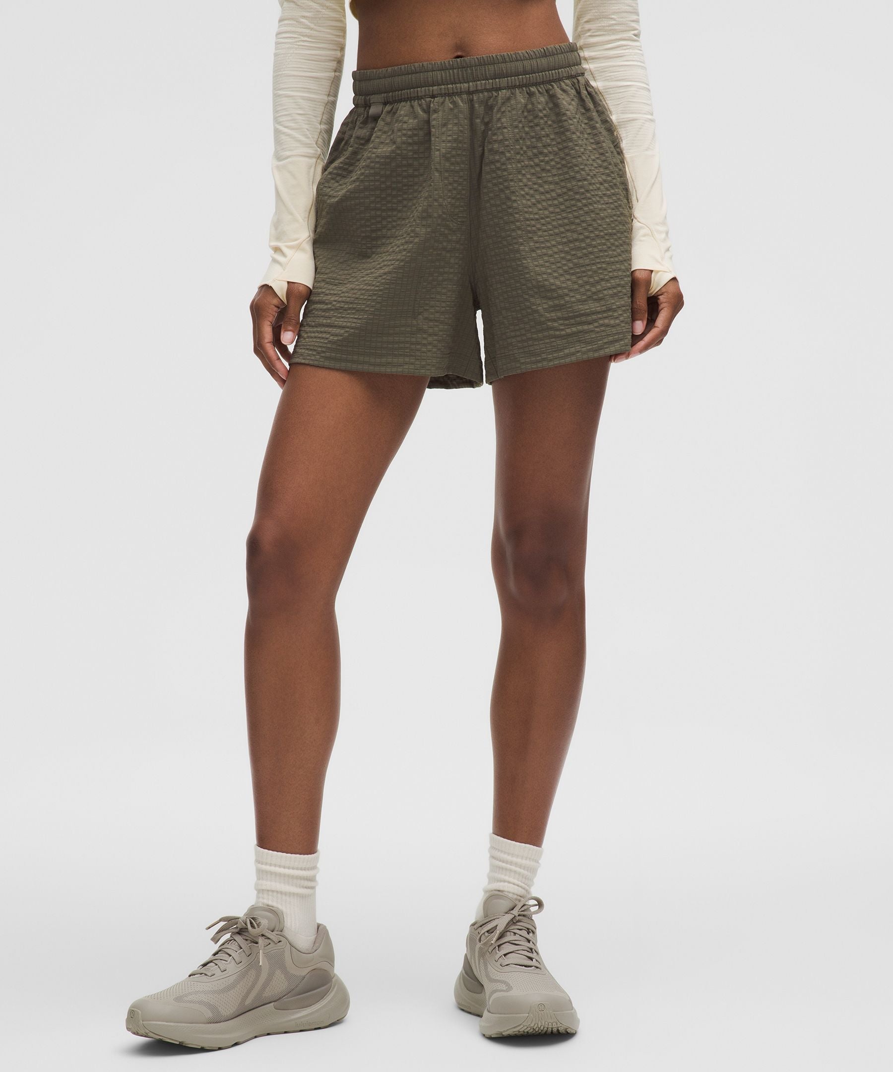 Grid-Texture Relaxed High-Rise Hiking Short 4"