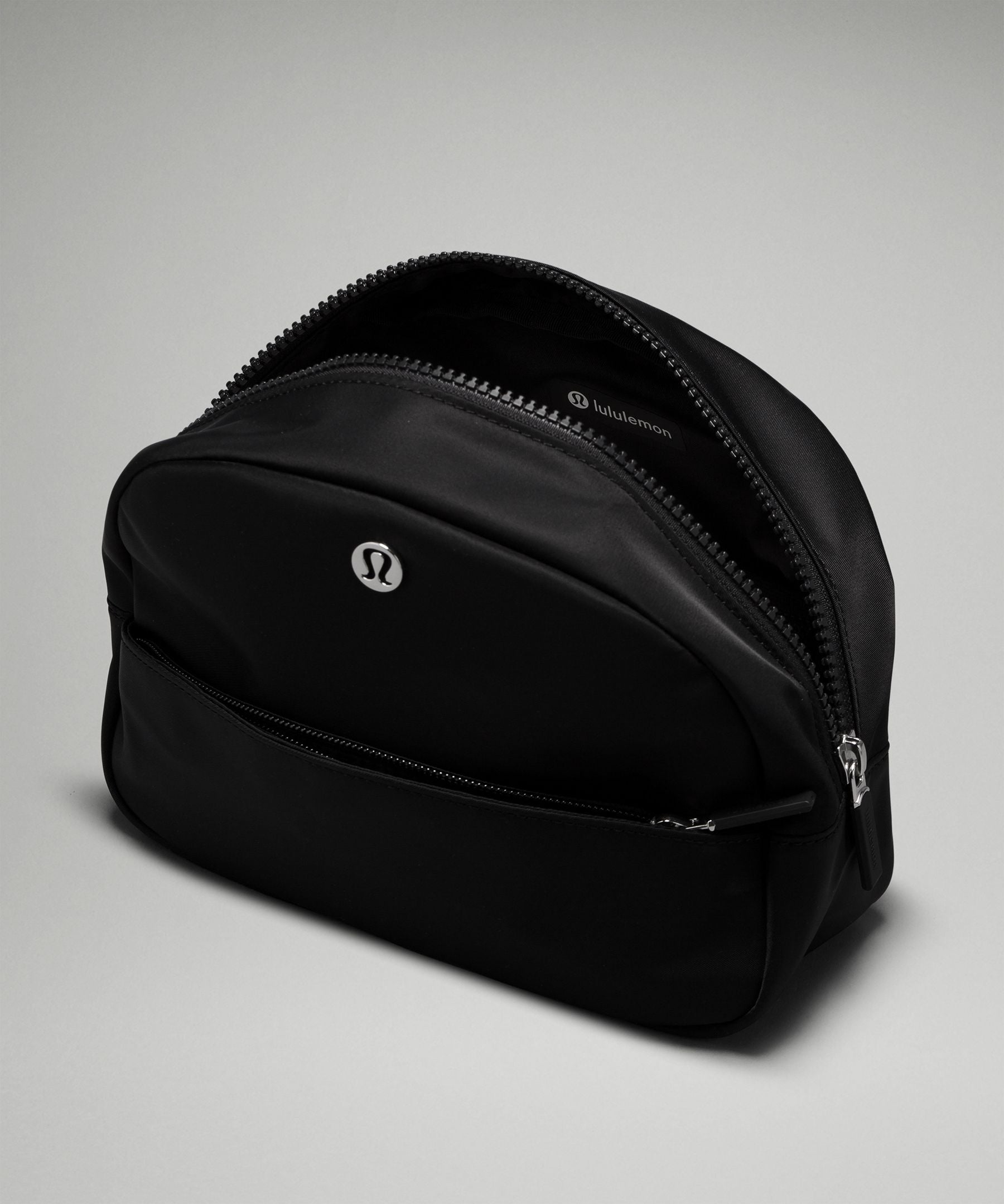 City Essentials Pouch 4L