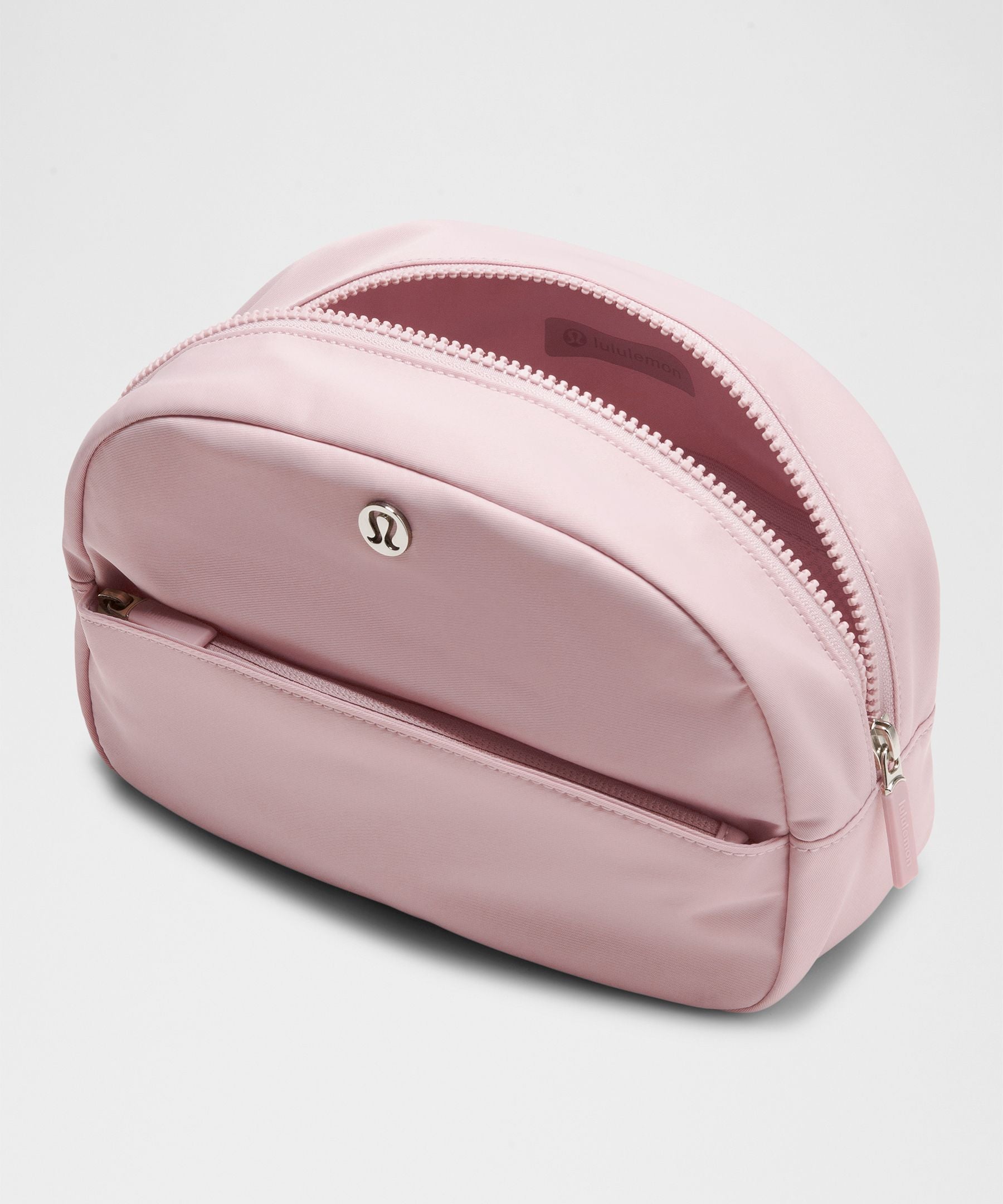 City Essentials Pouch 4L