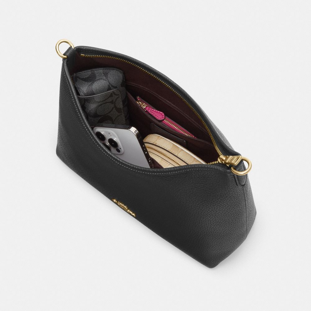 Laurel Shoulder Bag With Pockets In Loved Leather
