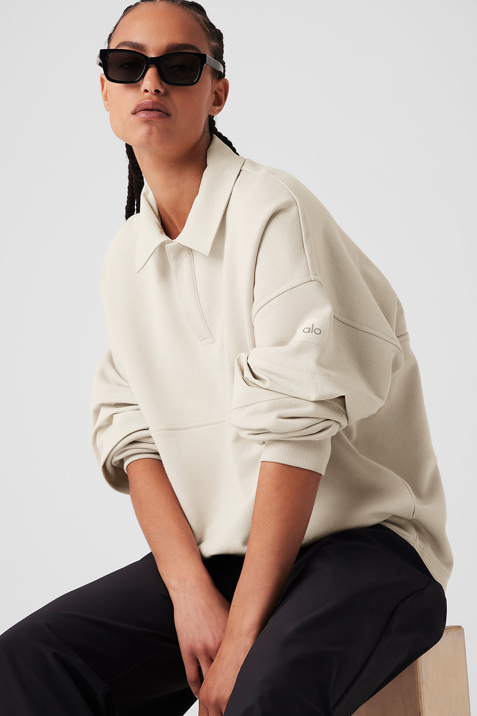 Mixmatch Rugby Sweatshirt in beige with sharp collar and oversized fit, perfect for sporty casual looks.