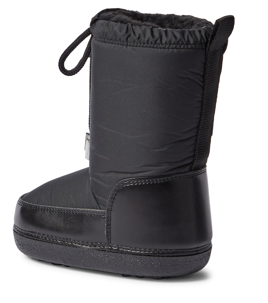 Logo snow boots