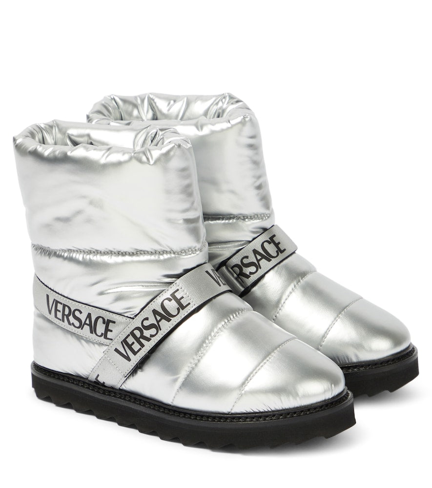 Logo snow boots