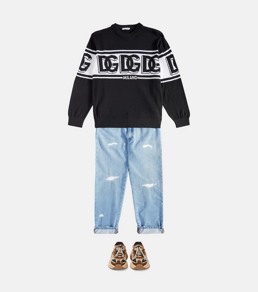 Distressed straight jeans