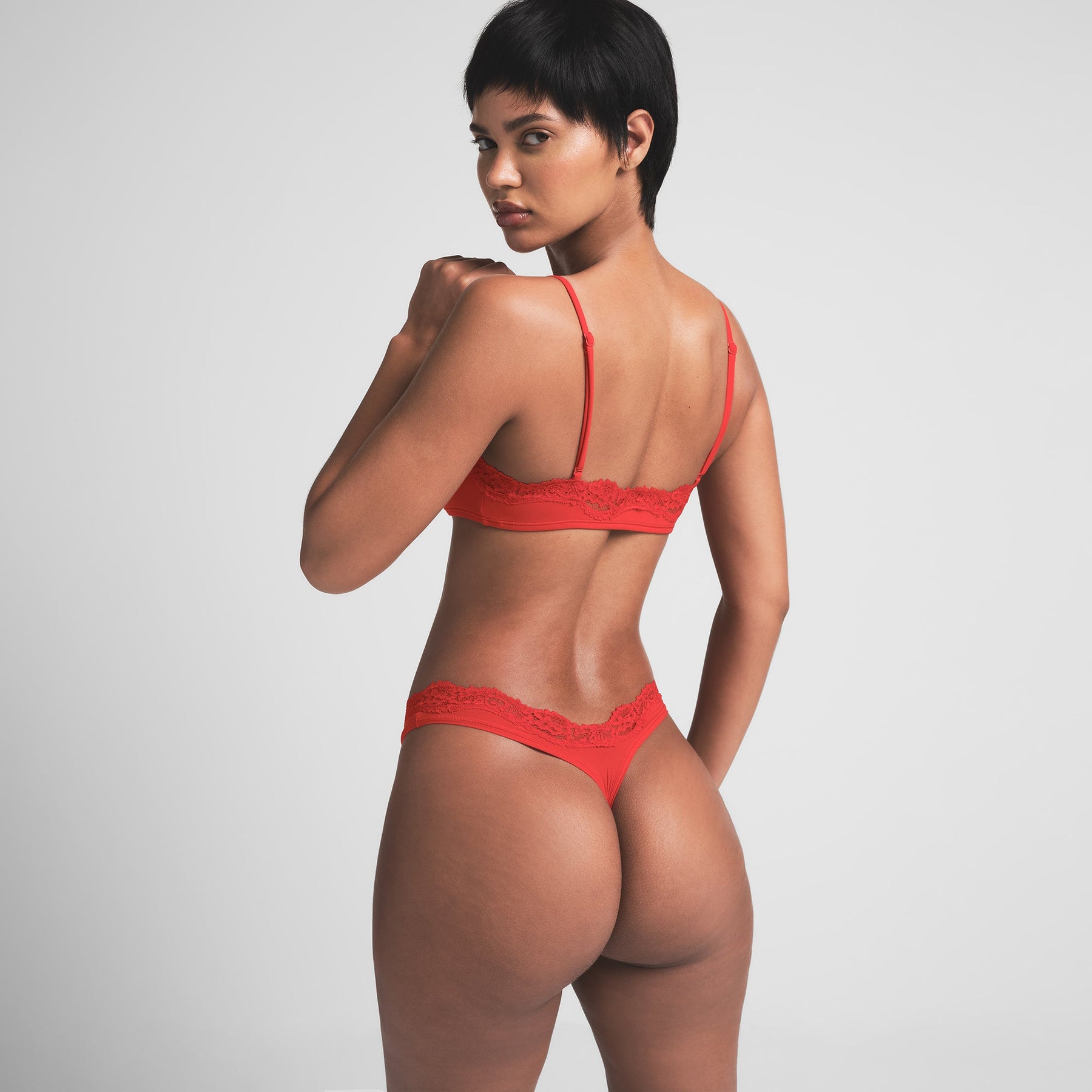 FITS EVERYBODY LACE DIPPED THONG | CAYENNE