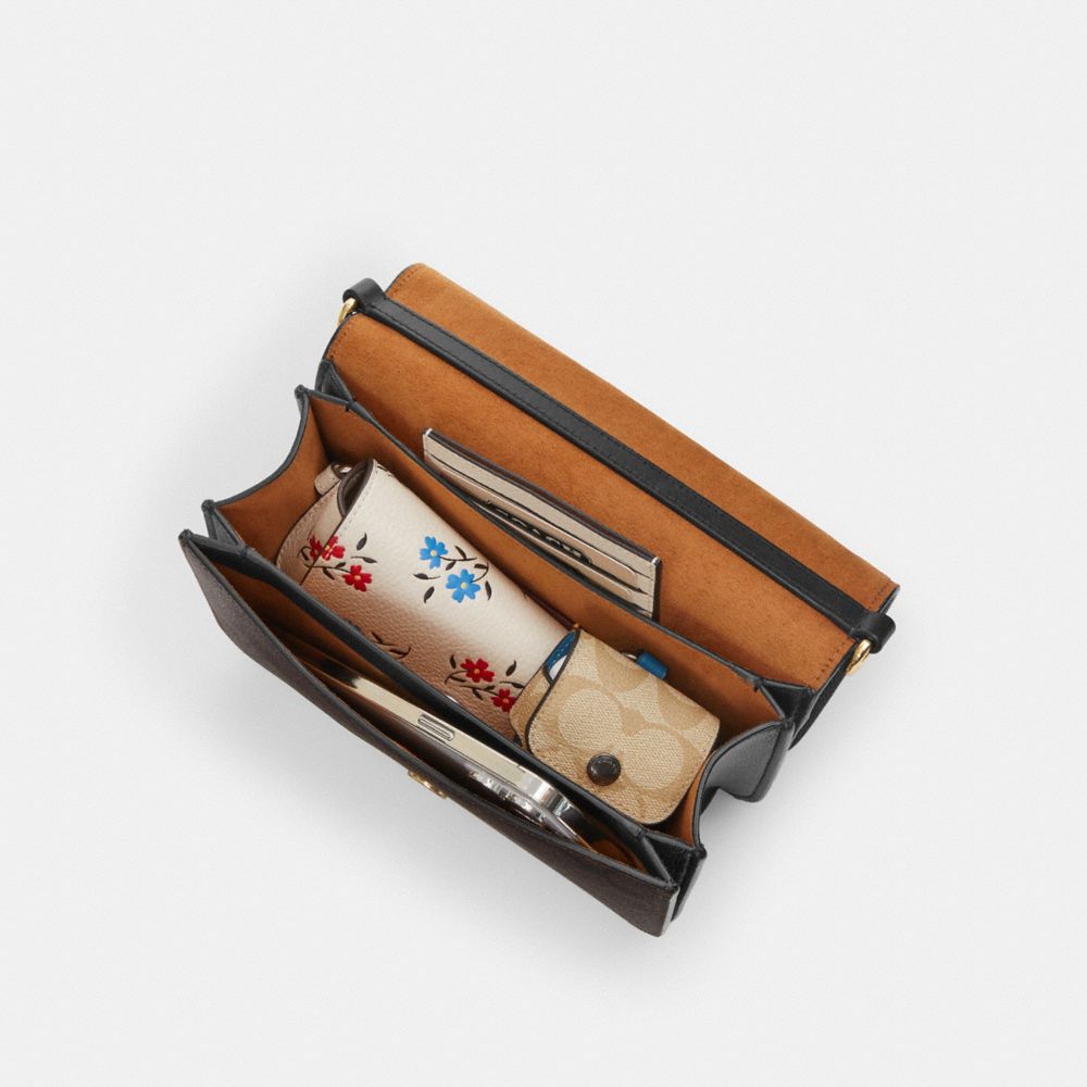 Quinn Bag In Signature Canvas