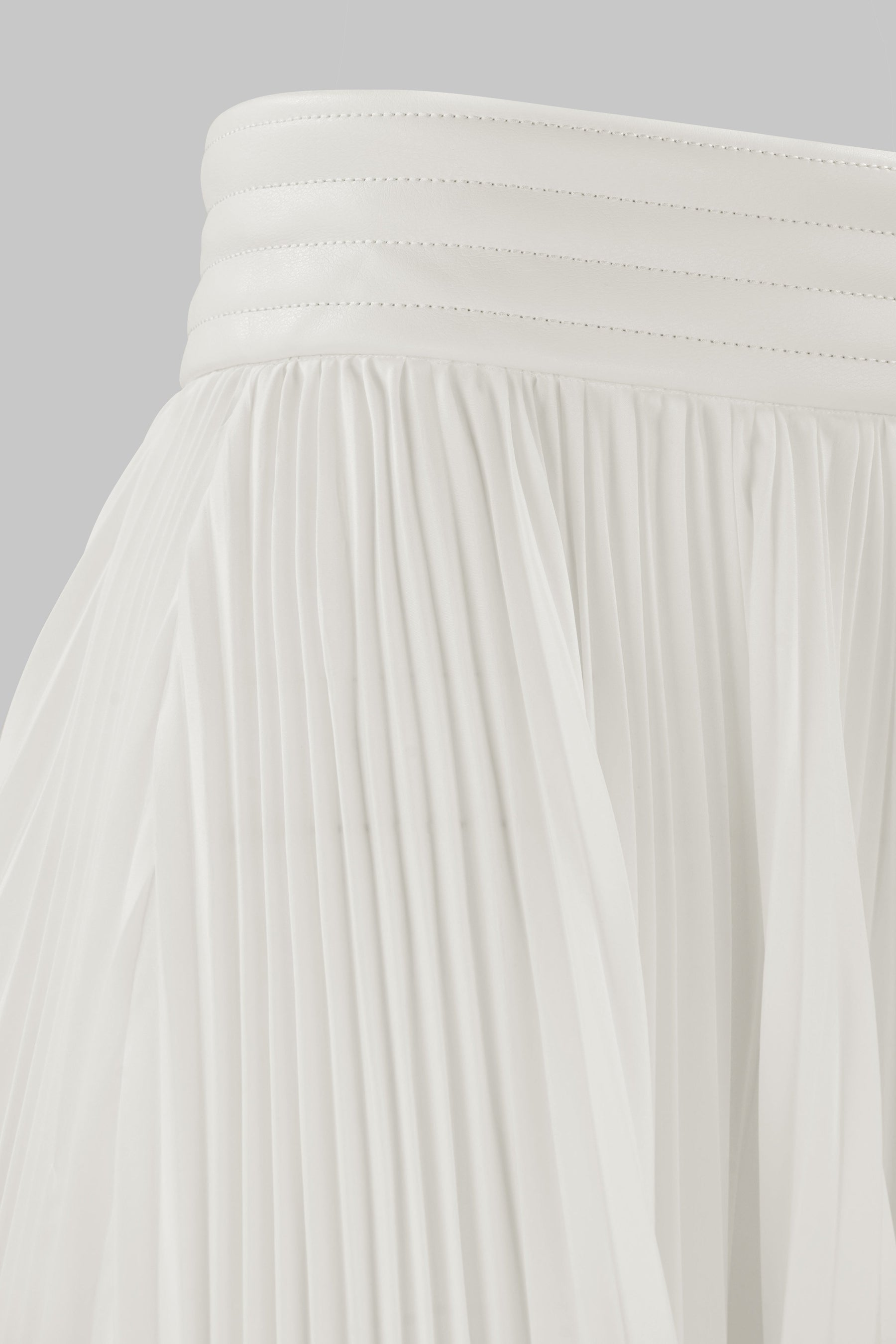 ASYMMETRIC PLEATED SKIRT W/ VEGAN LEATHER WAIST