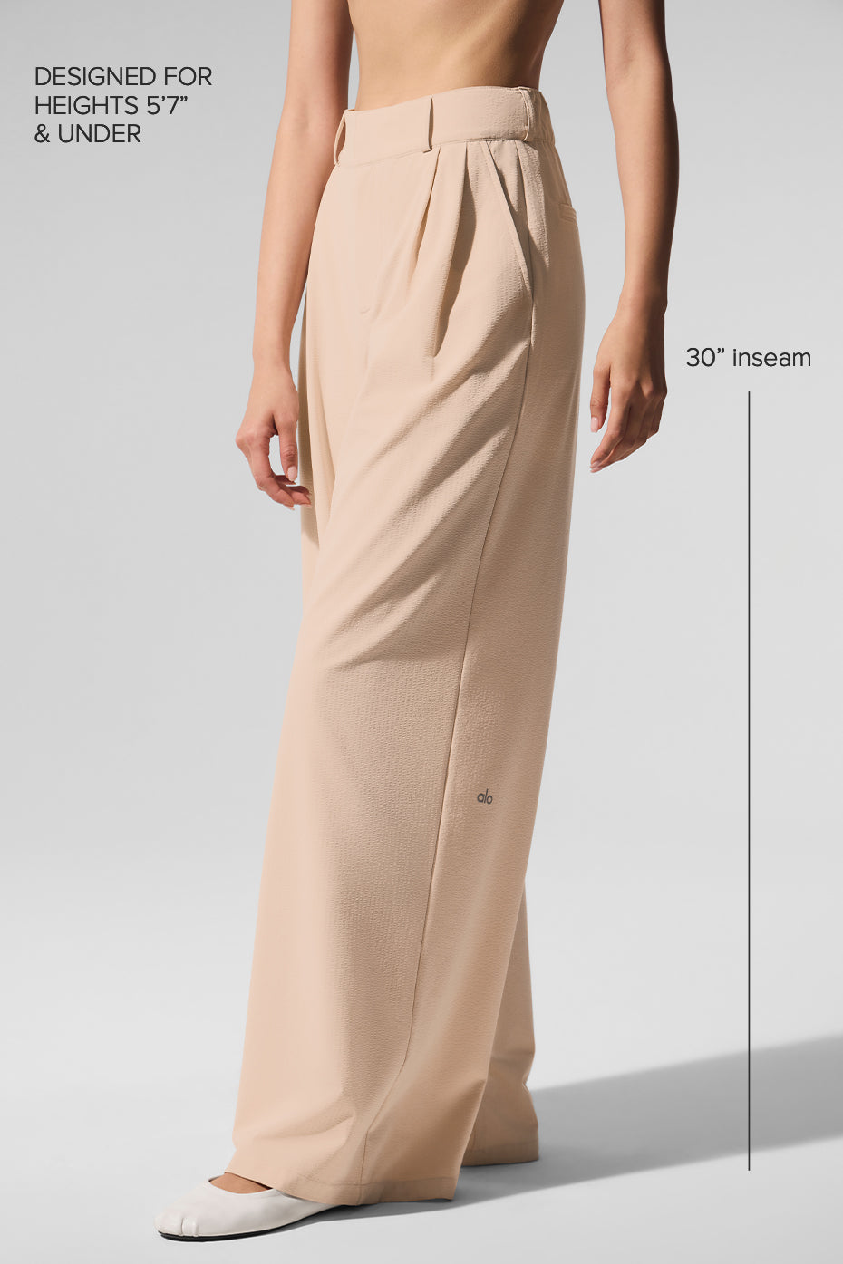 High-waist Dreamscape trouser in lightweight fabric, designed for heights 5'7" and under, showcasing a 30-inch inseam.