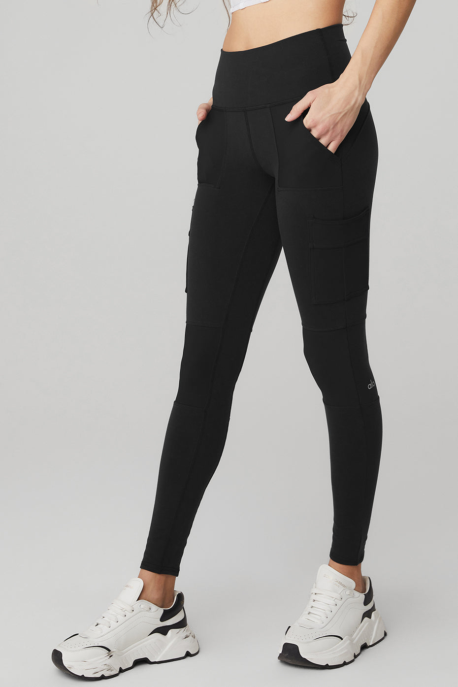 High-Waist Cargo Legging in black featuring pockets and sculpting Airbrush fabric, ideal for studio and street style.