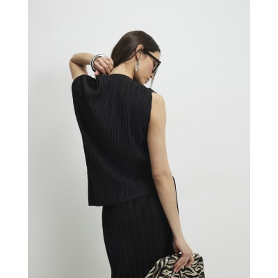 Black Plisse Asymmetric Hem Tank Top
