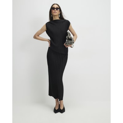 Black Plisse Asymmetric Hem Tank Top