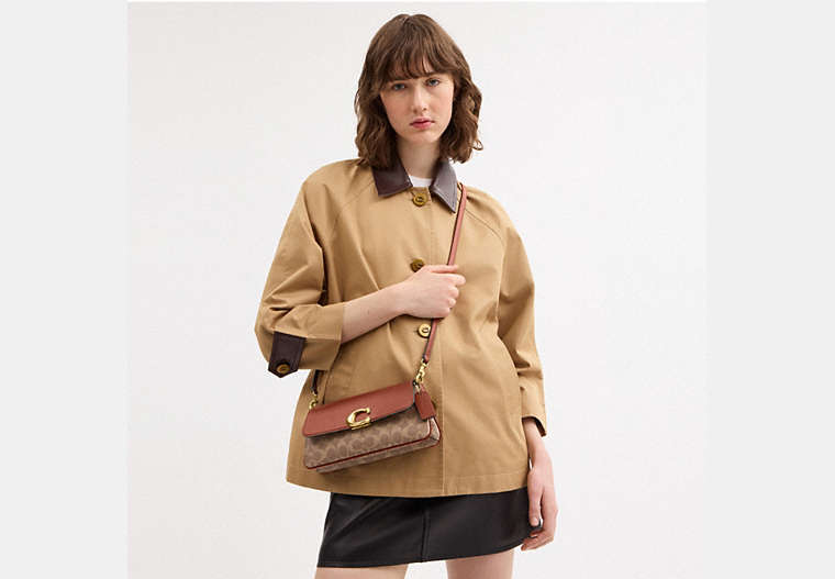 Jet Shoulder Bag In Signature Canvas