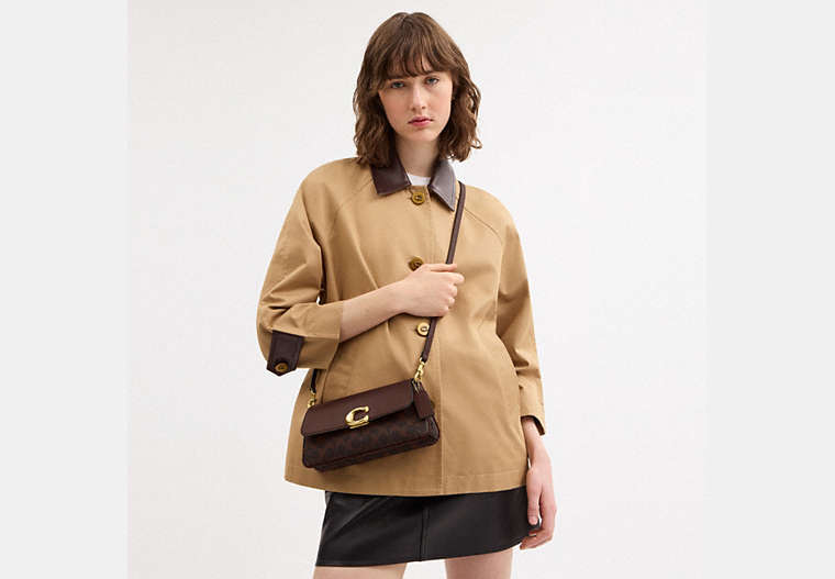 Jet Shoulder Bag In Signature Canvas