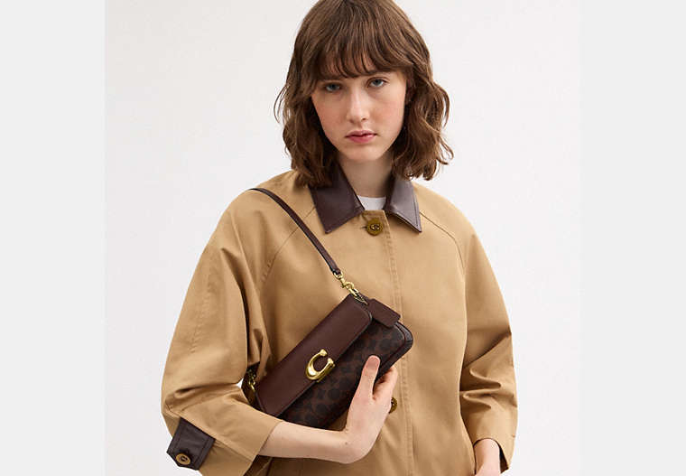 Jet Shoulder Bag In Signature Canvas