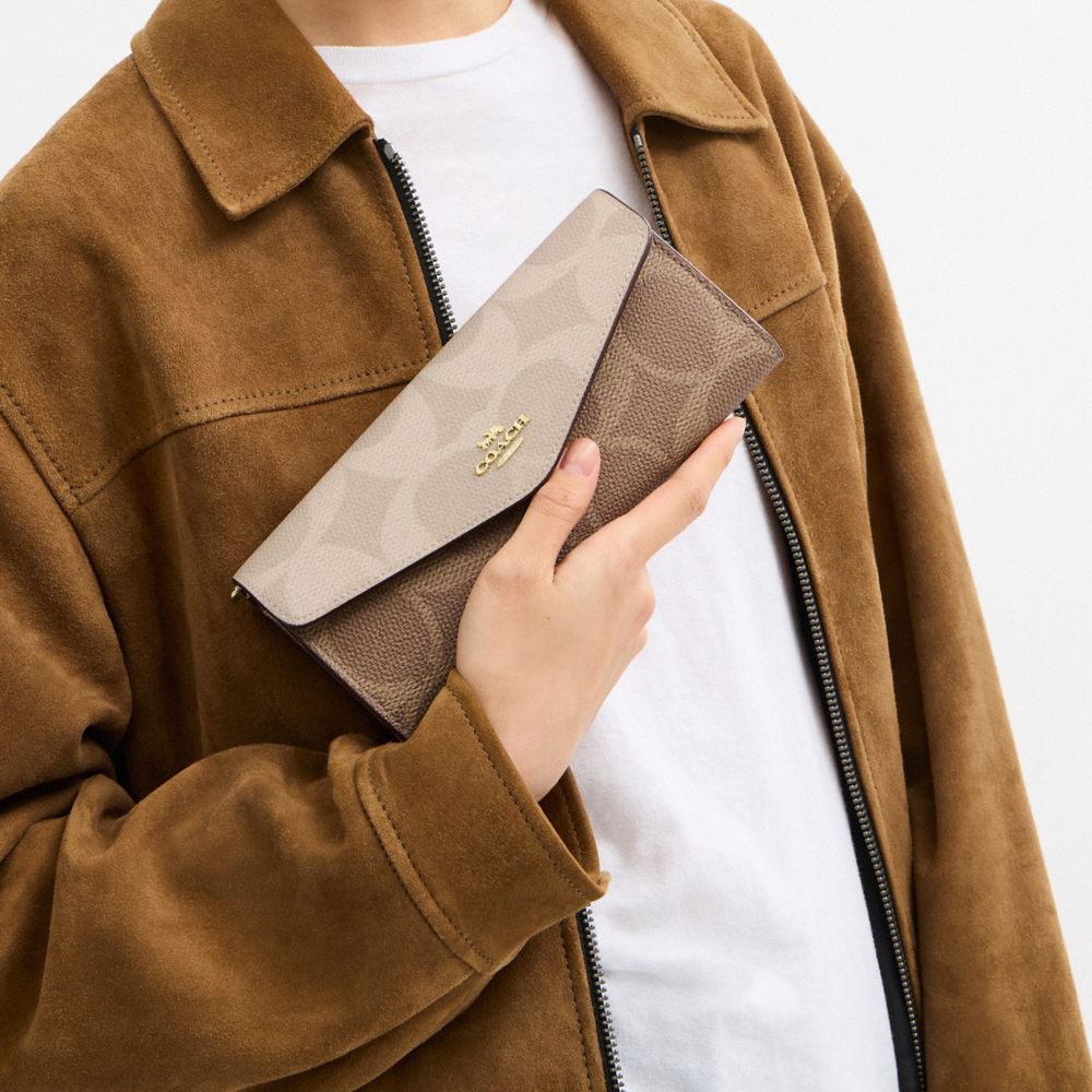 Klare Wallet With Chain In Blocked Signature Canvas