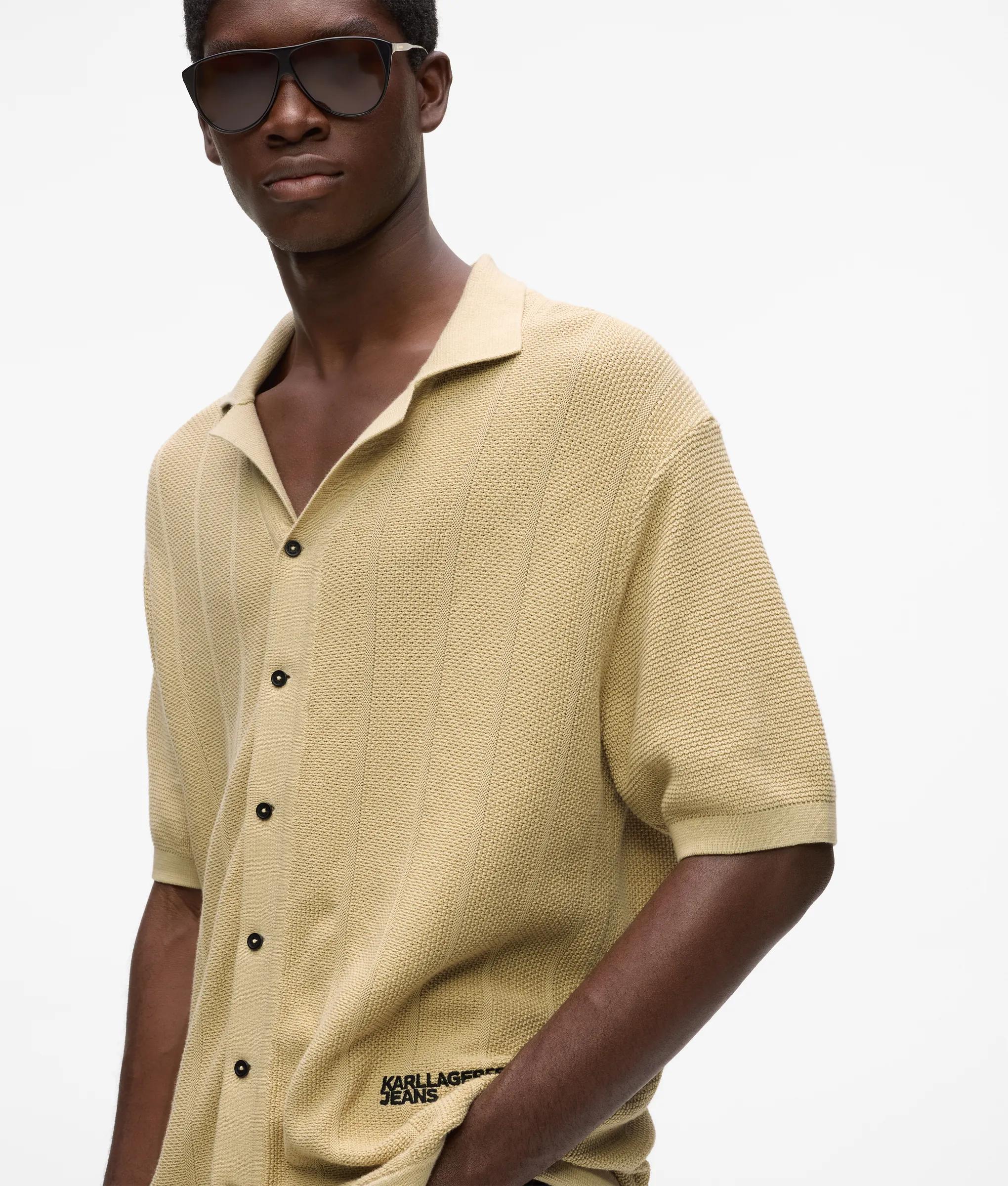 Short-sleeved knit polo shirt