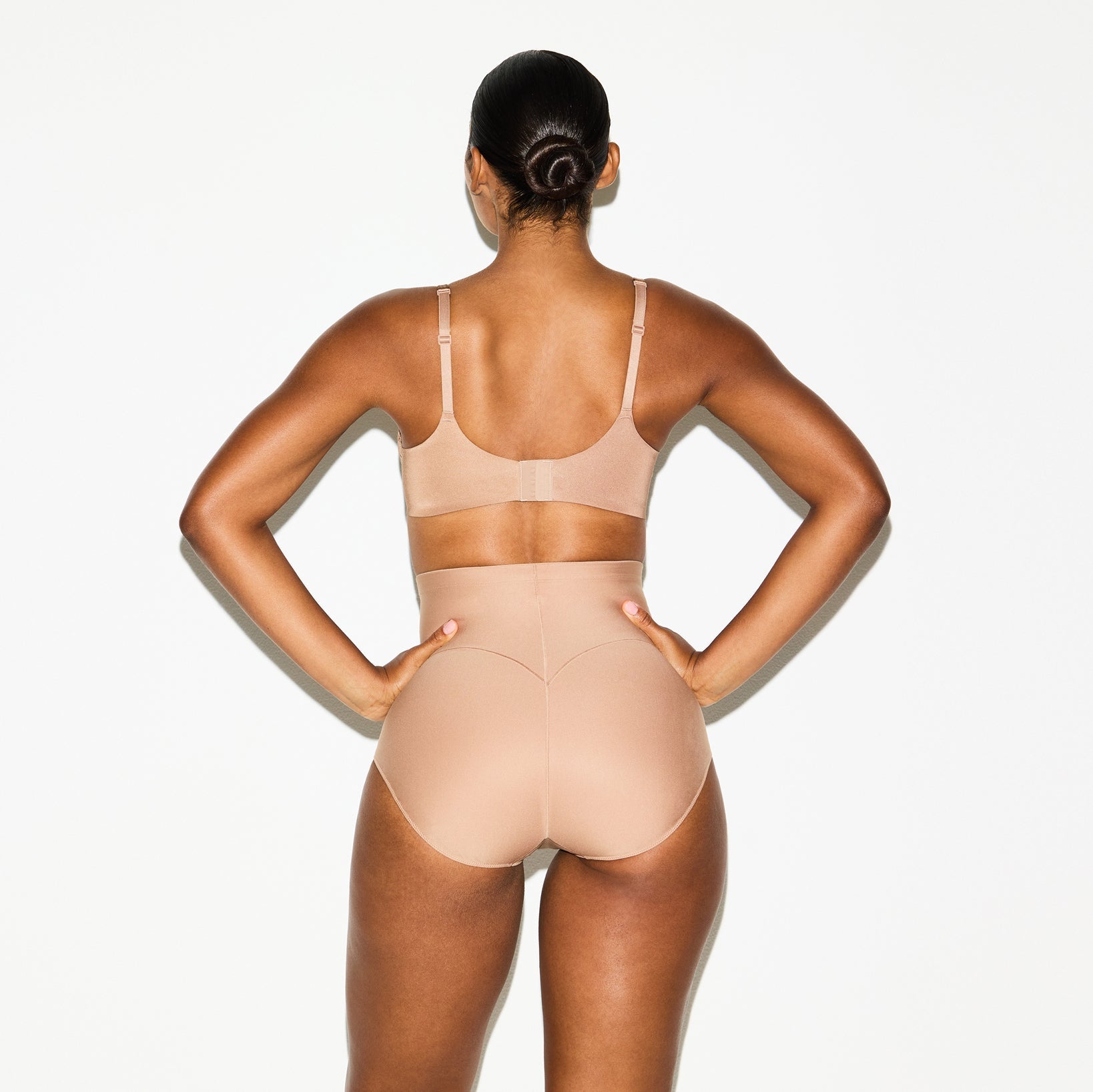Skims Body Core Sculpt Butt Lifting Brief