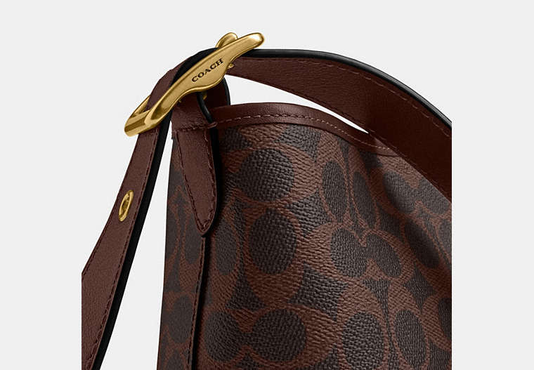 Bleecker Bucket Bag 21 In Signature Canvas