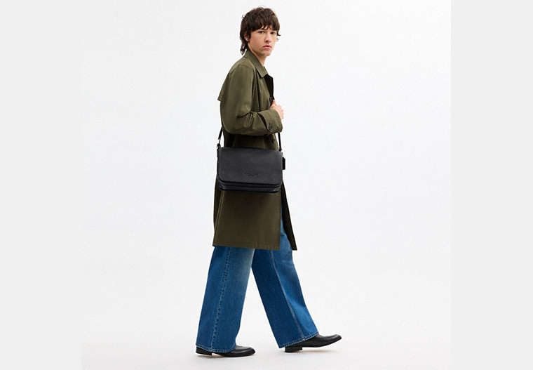 Colby Messenger Bag 32