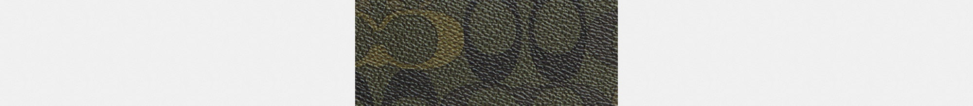 Large Travel Kit In Signature Camo Print