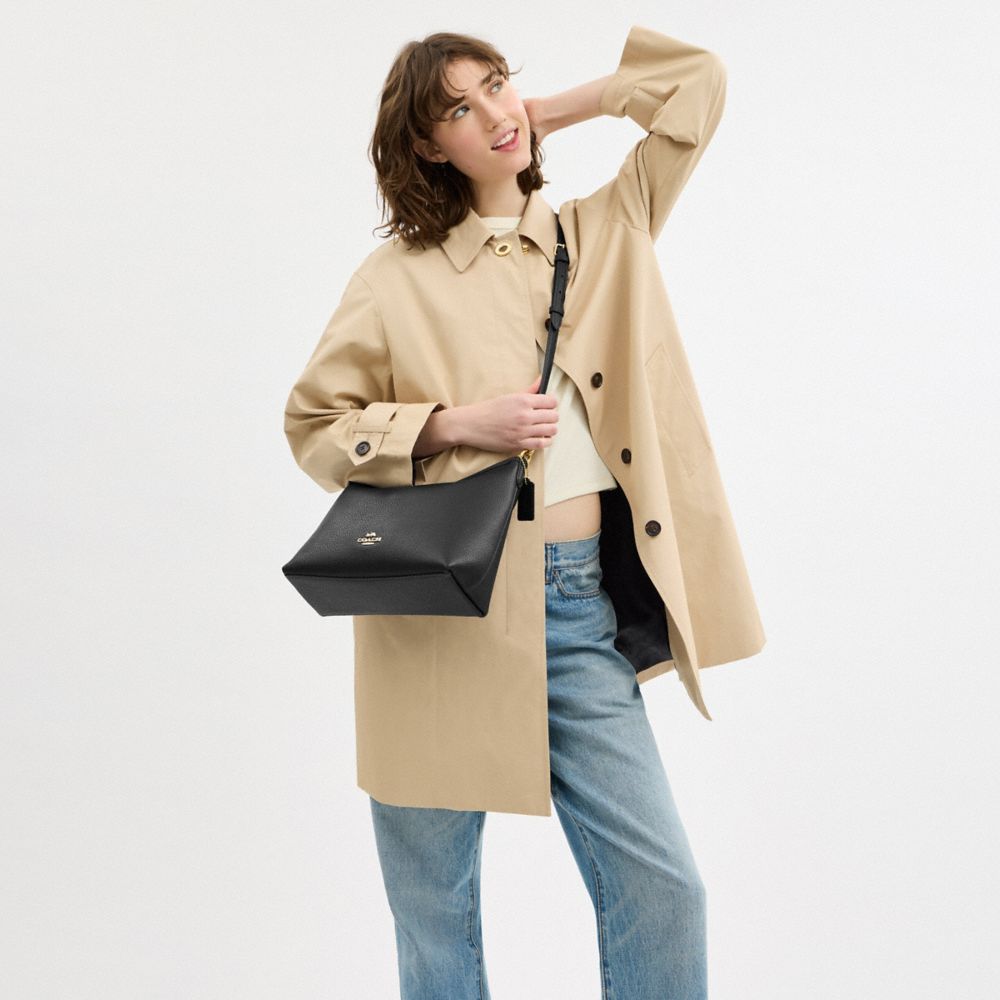 Laurel Shoulder Bag In Signature Leather