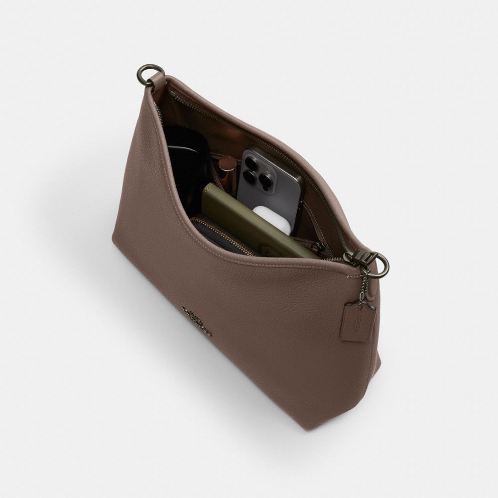 Laurel Shoulder Bag With Pockets In Loved Leather