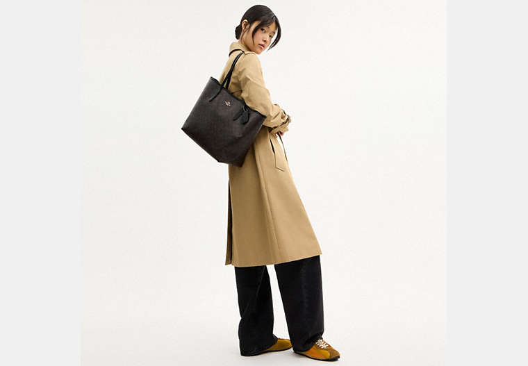 City Tote Bag In Signature Canvas