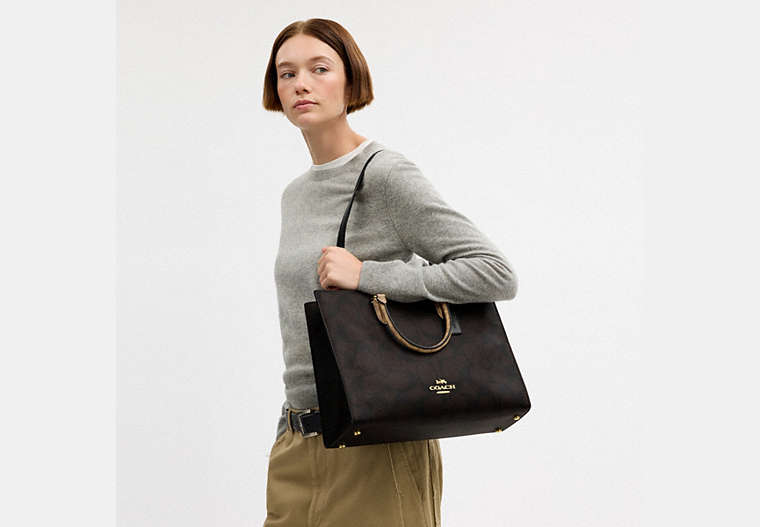 Maggie Tote Bag In Blocked Signature Canvas
