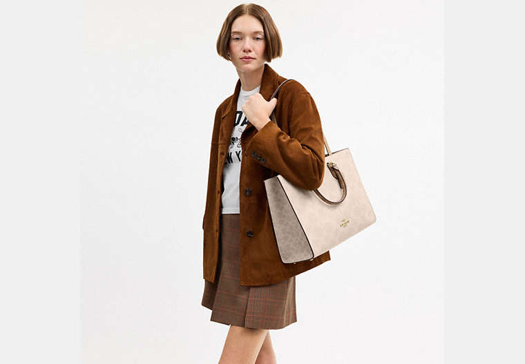 Maggie Tote Bag In Blocked Signature Canvas