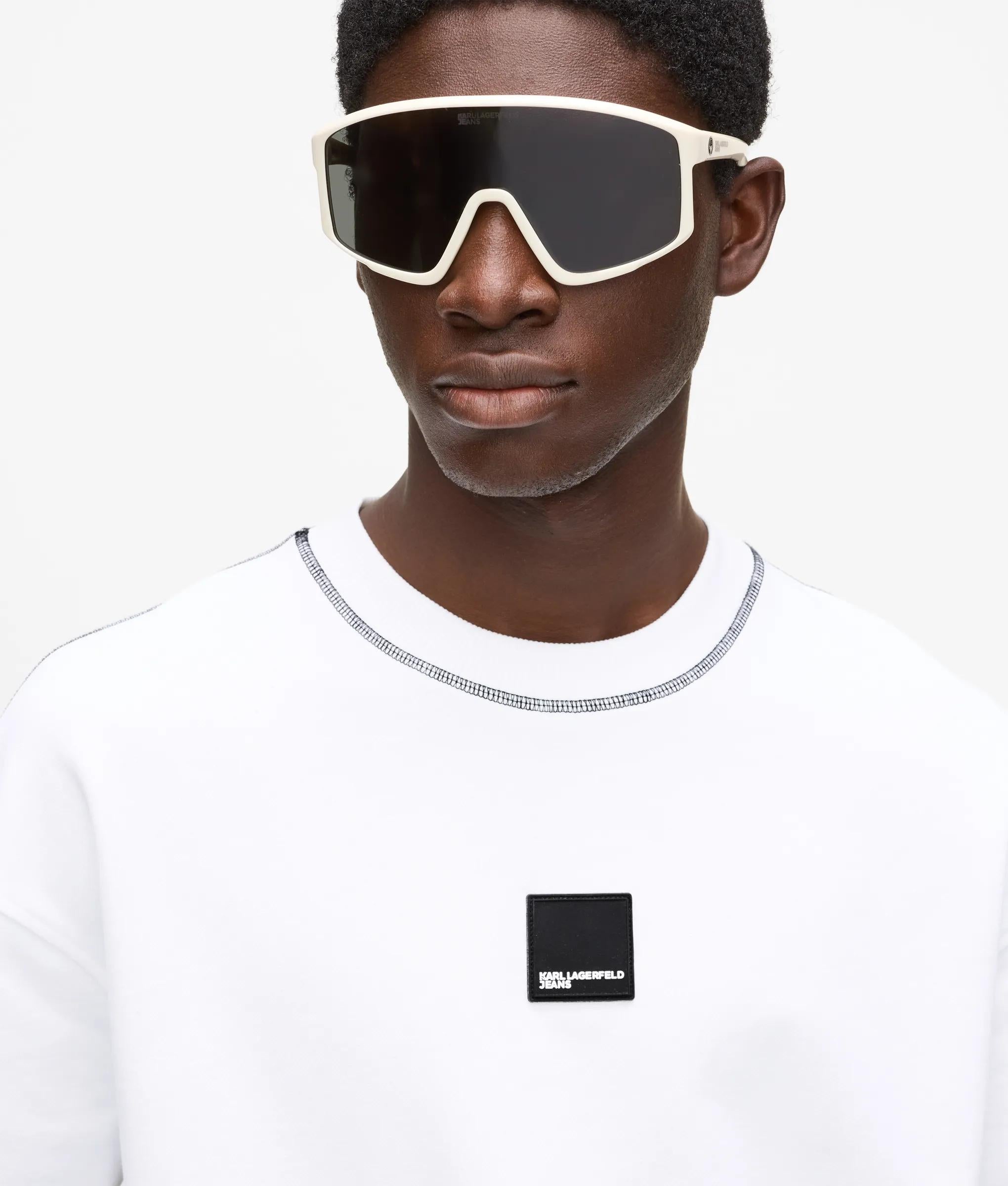 Short-sleeved contrast stitch sweatshirt