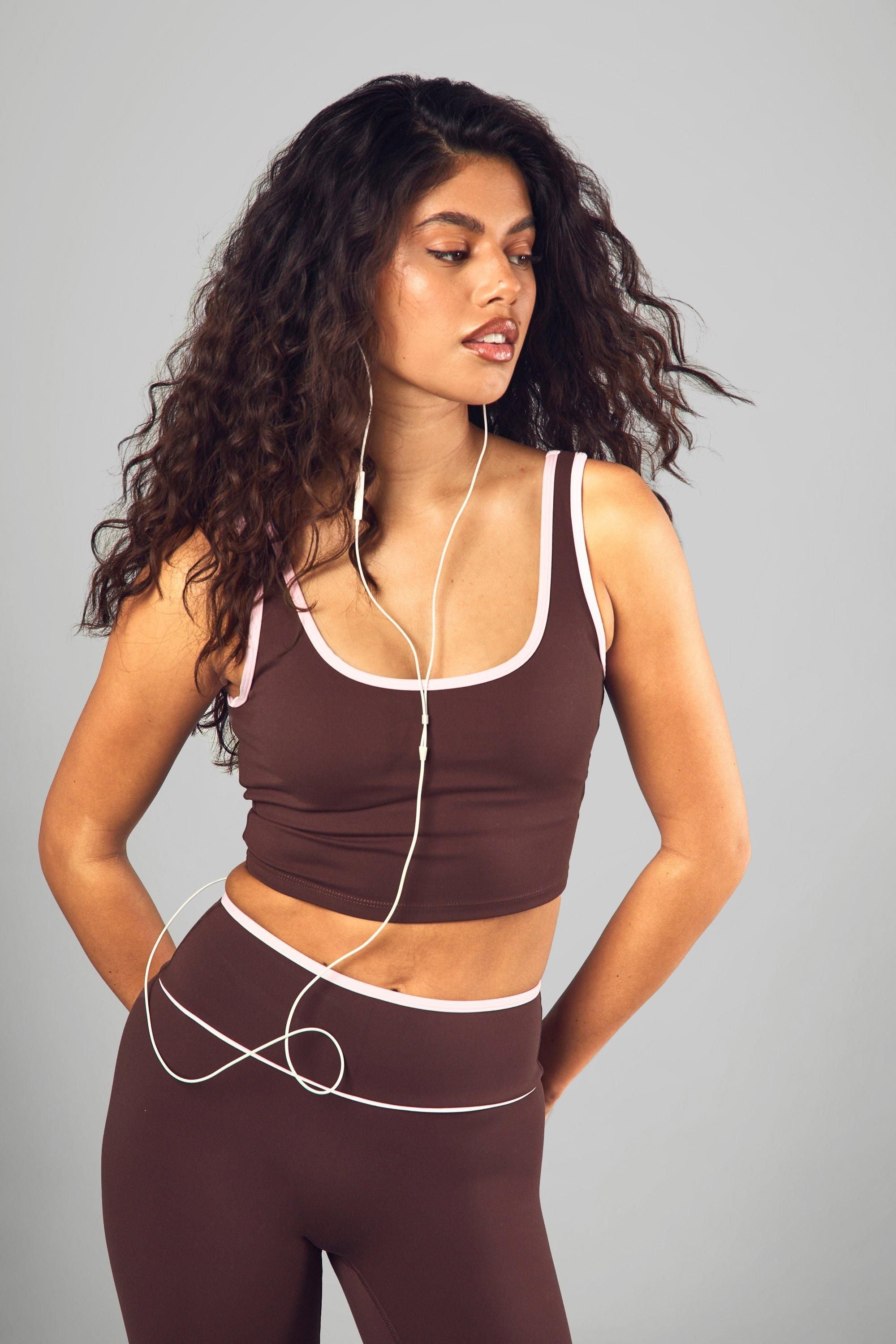DSGN Studio Sports Ultra Sculpt Contrast Piping Padded Sports Bra