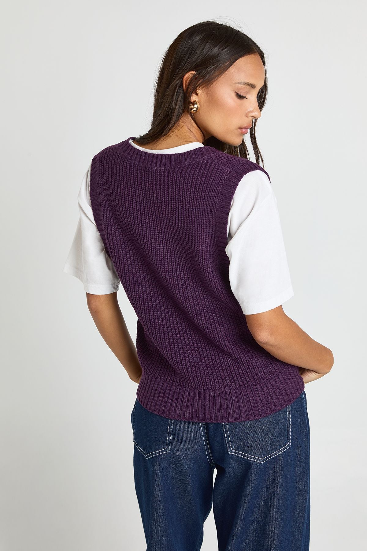 Boxy Fitted Knitted Vest