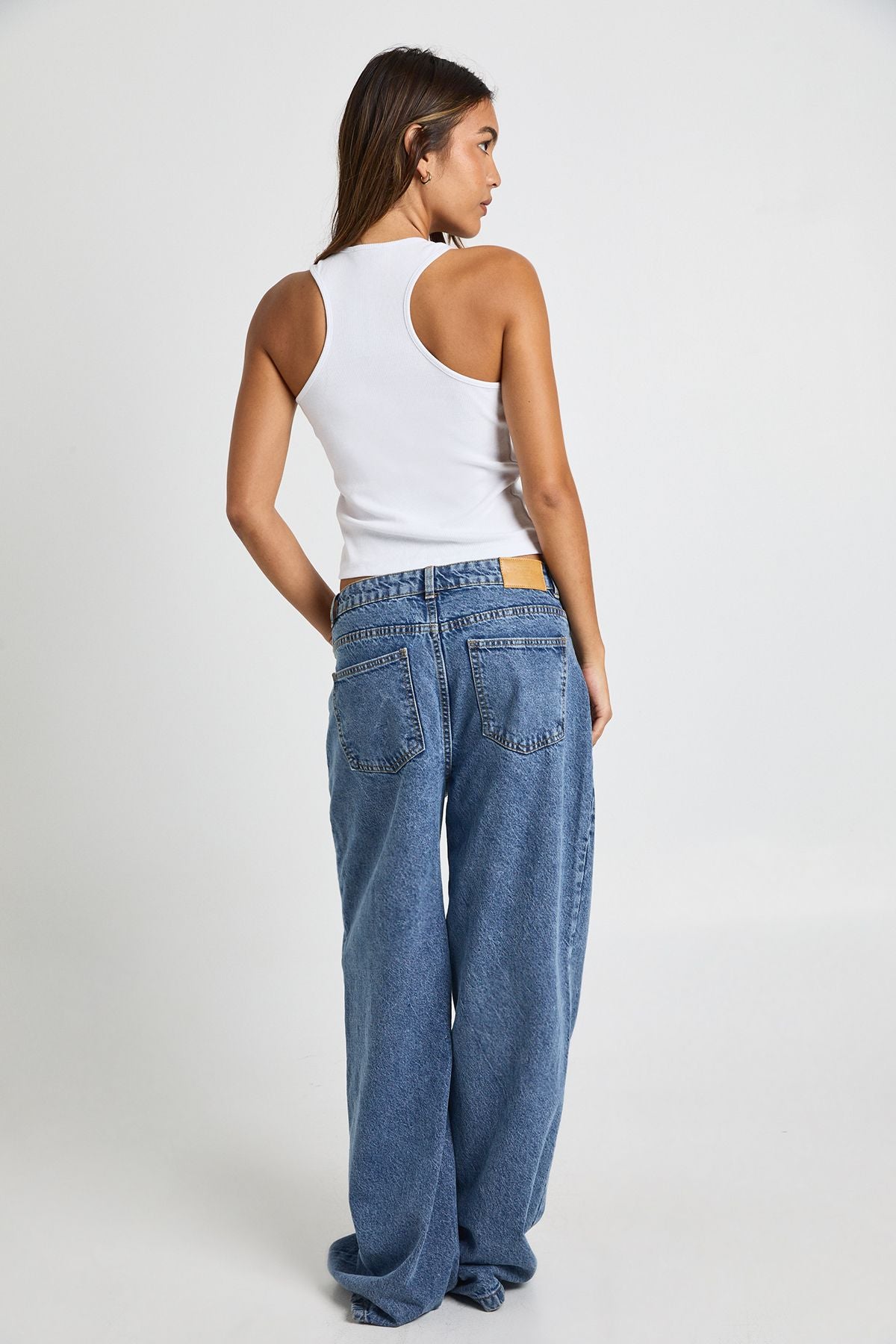 Rib Buckle Trim Sleeveless Top