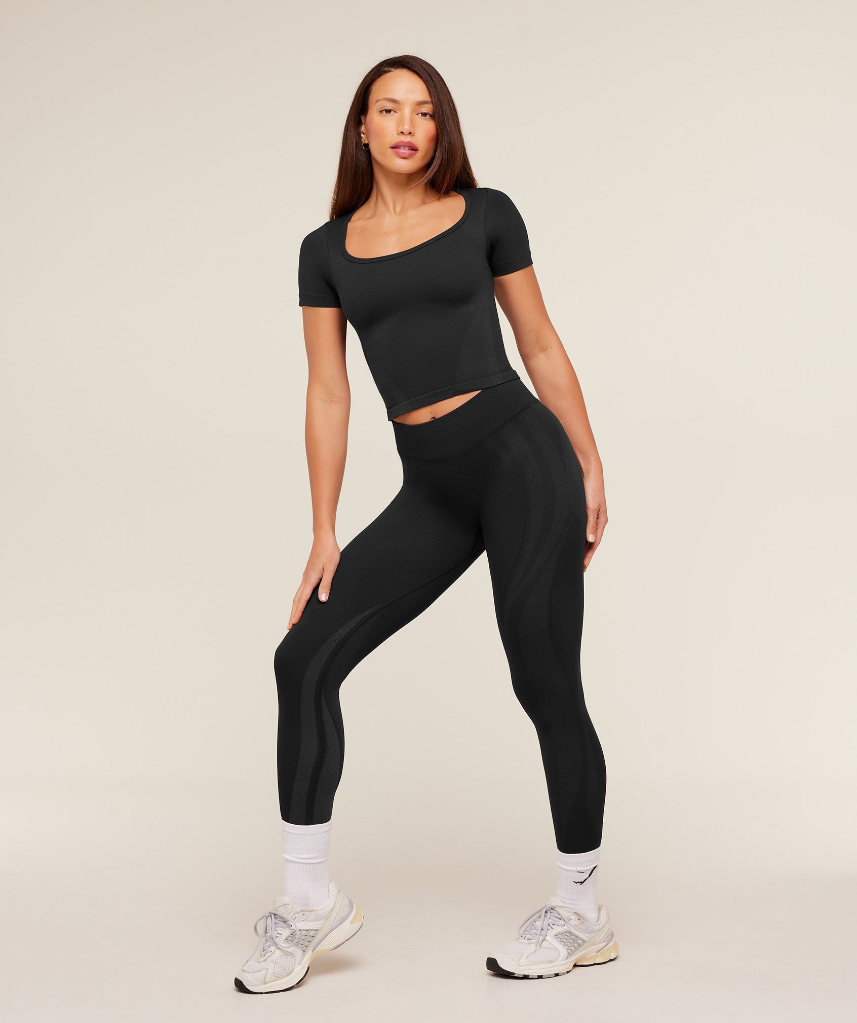 Gymshark Weekend Seamless Short Sleeve Top - GS Black/GS Asphalt Grey