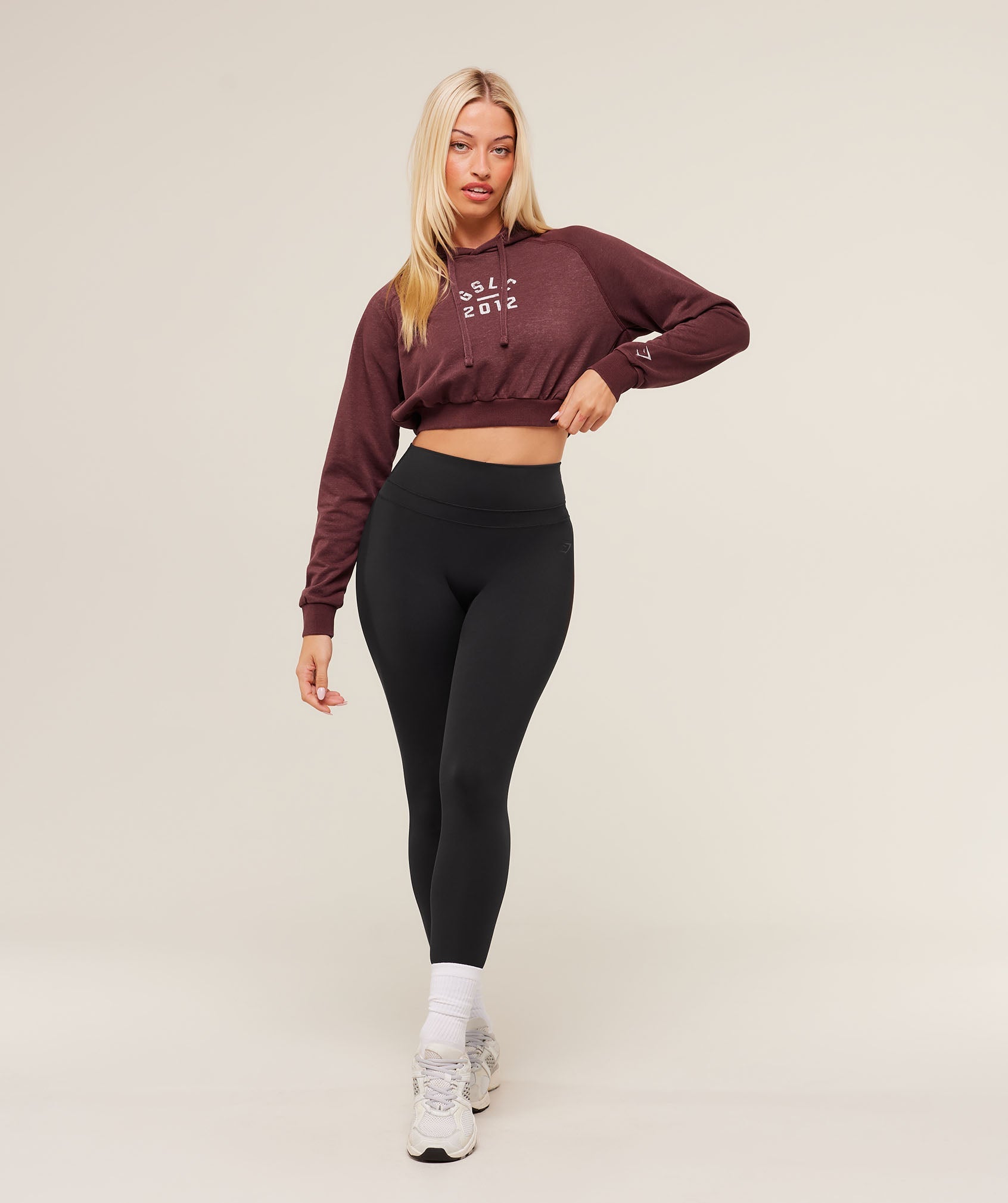 Gymshark Gymshark Lifting Club 2012 Graphic Cropped Hoodie - Rich Maroon/Wash