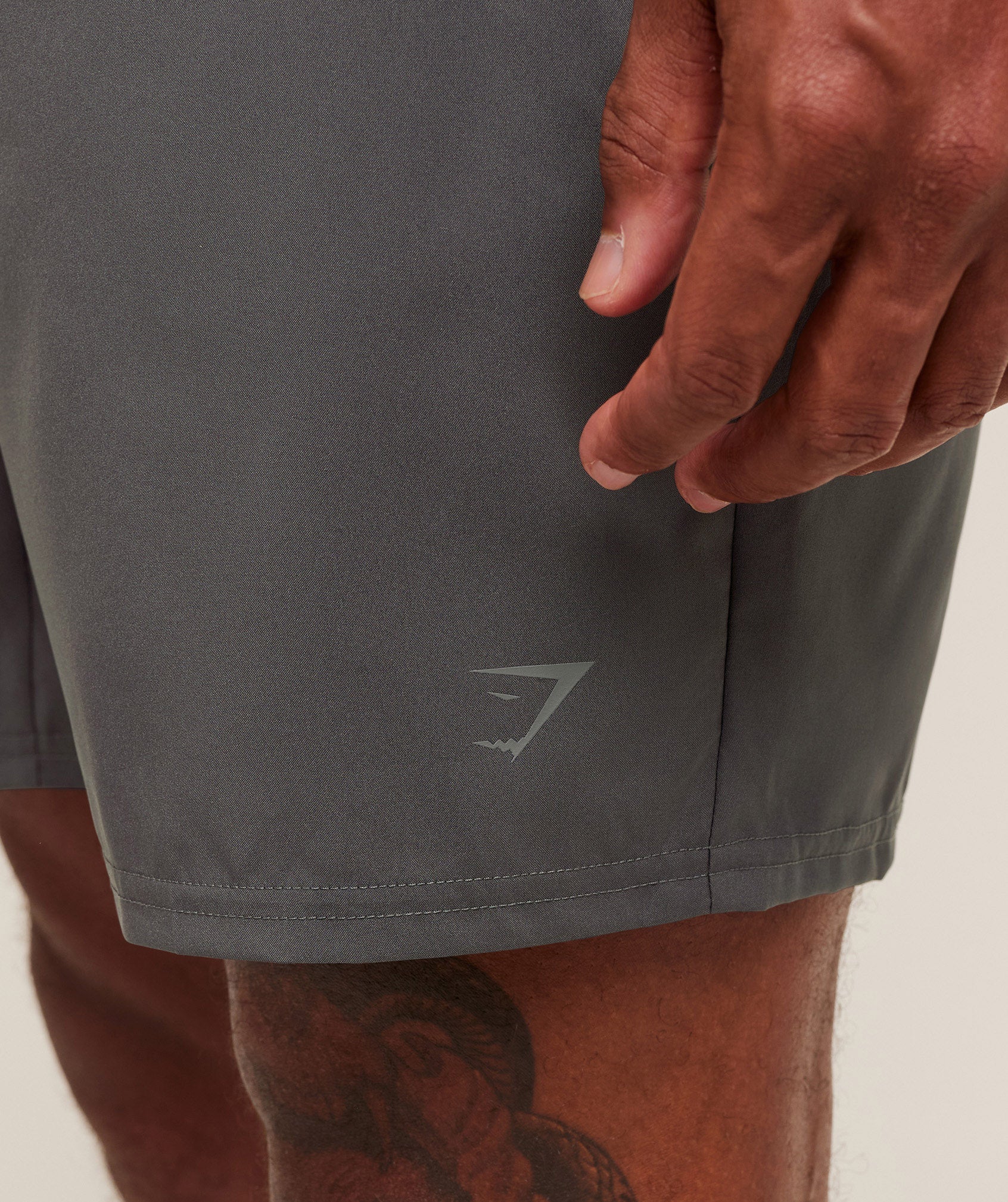 Gymshark Hybrid Graphic 7" Shorts - Onyx Grey