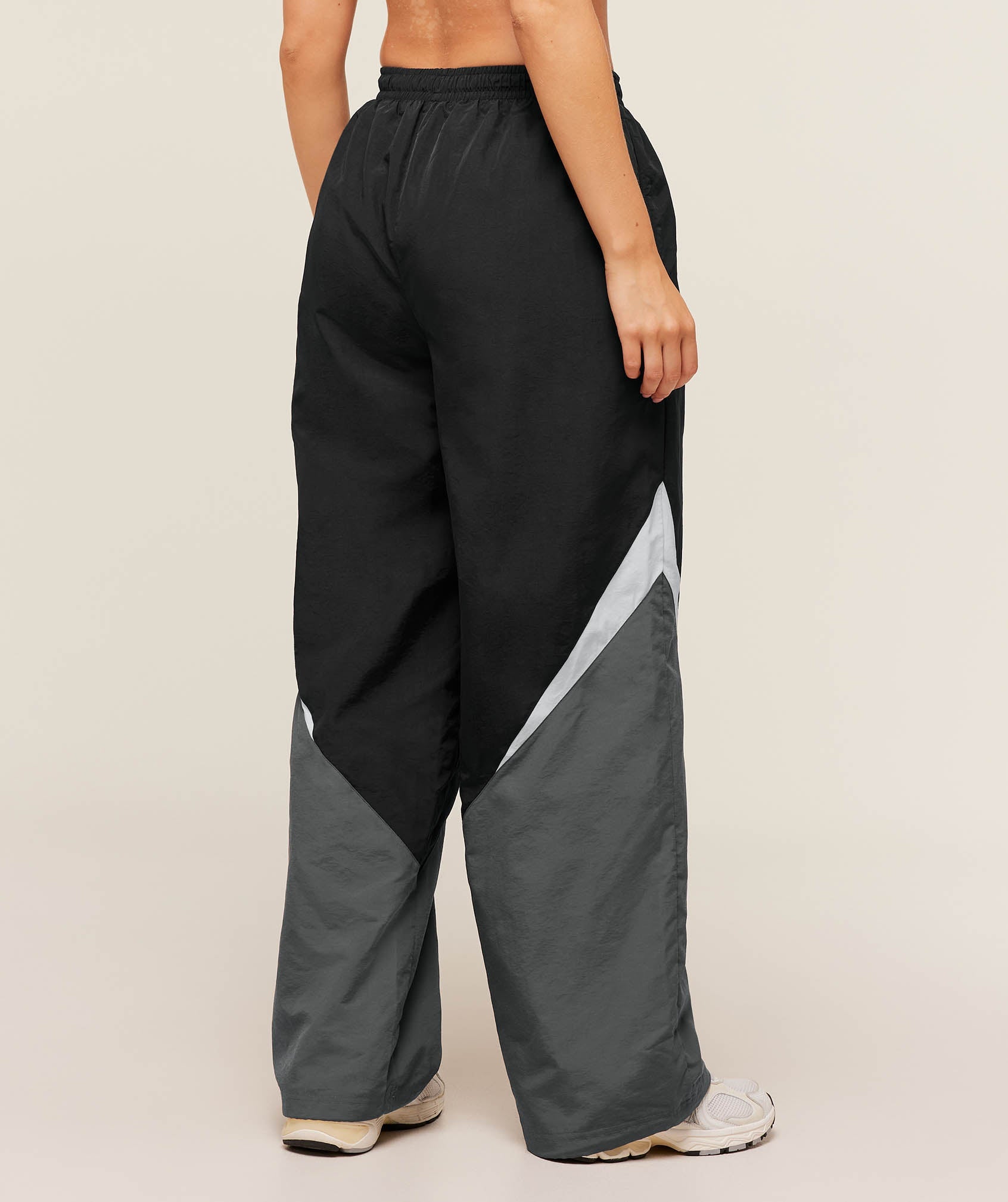 Gymshark Contrast Track Pant - Black/Graphite Grey/Oat White
