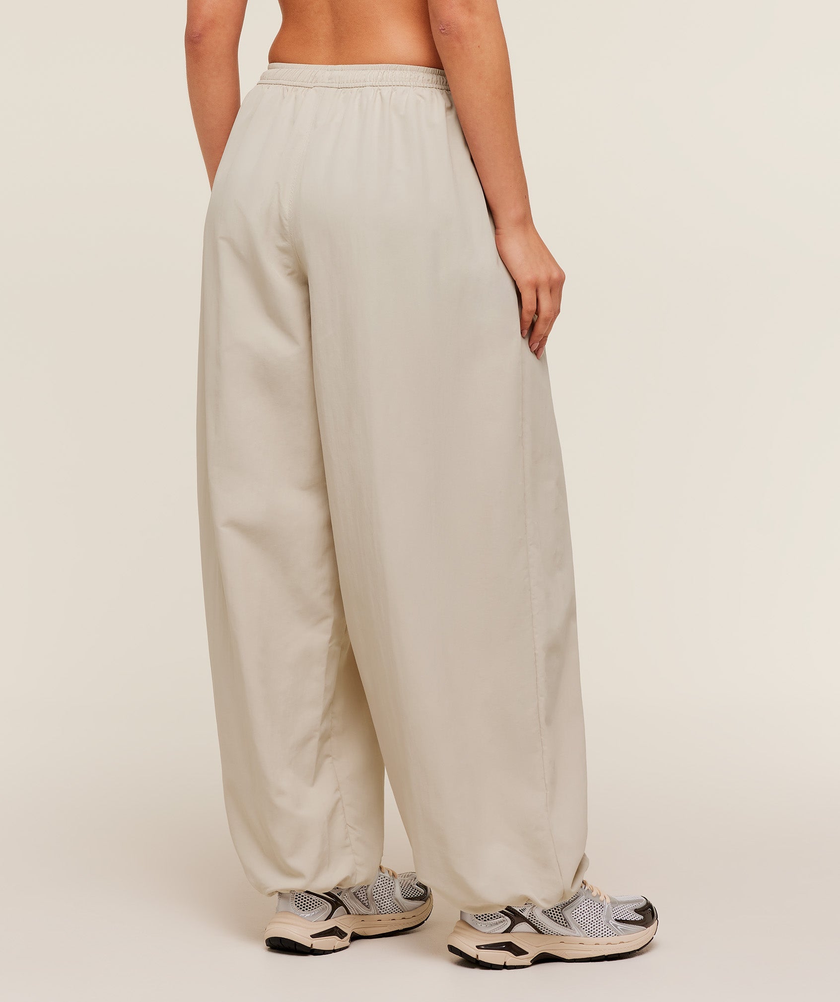 Gymshark Weekend Lifestyle Parachute Pant - Pebble Grey