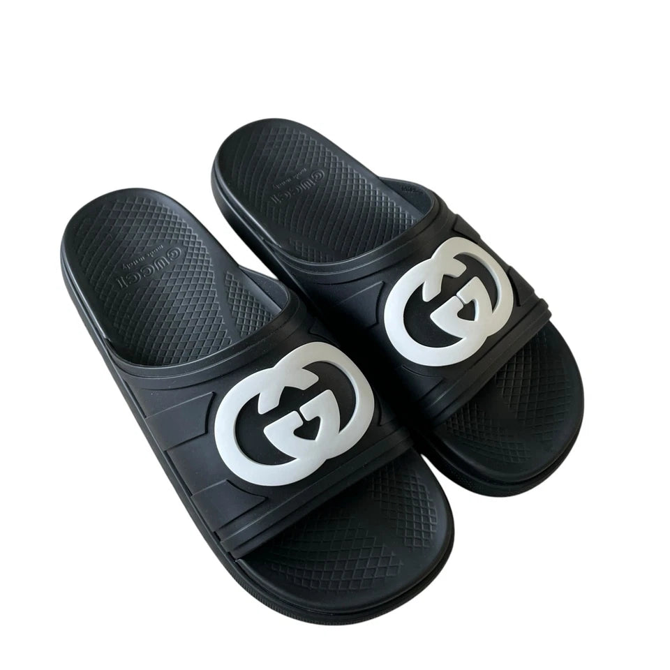 Gucci Pursuit Interlocking G slides in black with iconic logo and moulded rubber for comfort and style.