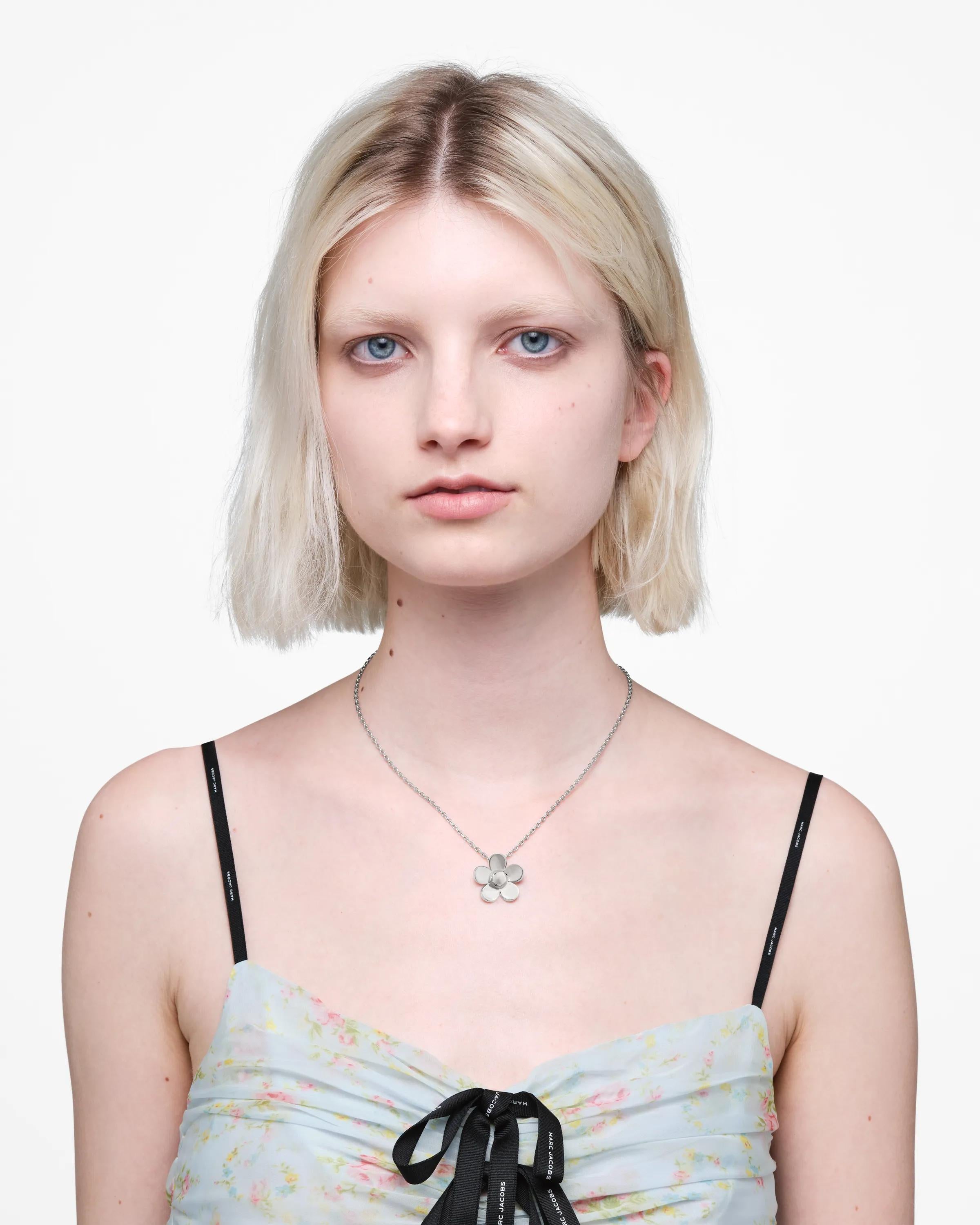 The Daisy Pendant Necklace