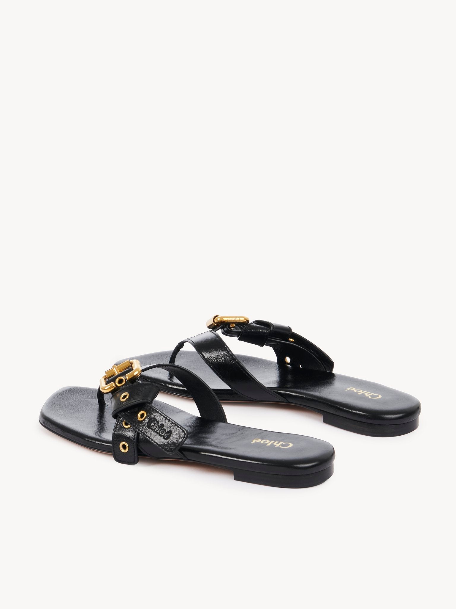 Mae sandal