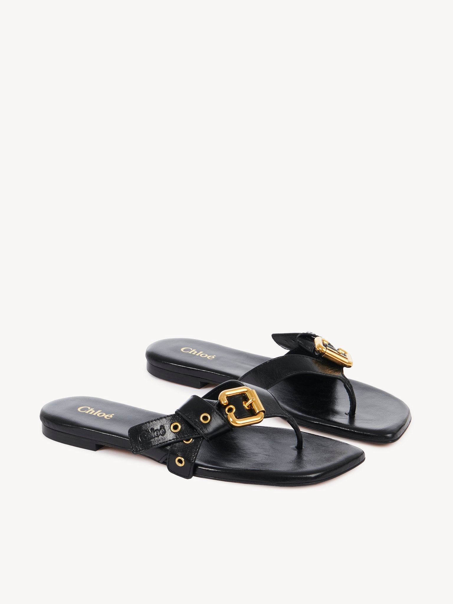 Mae sandal